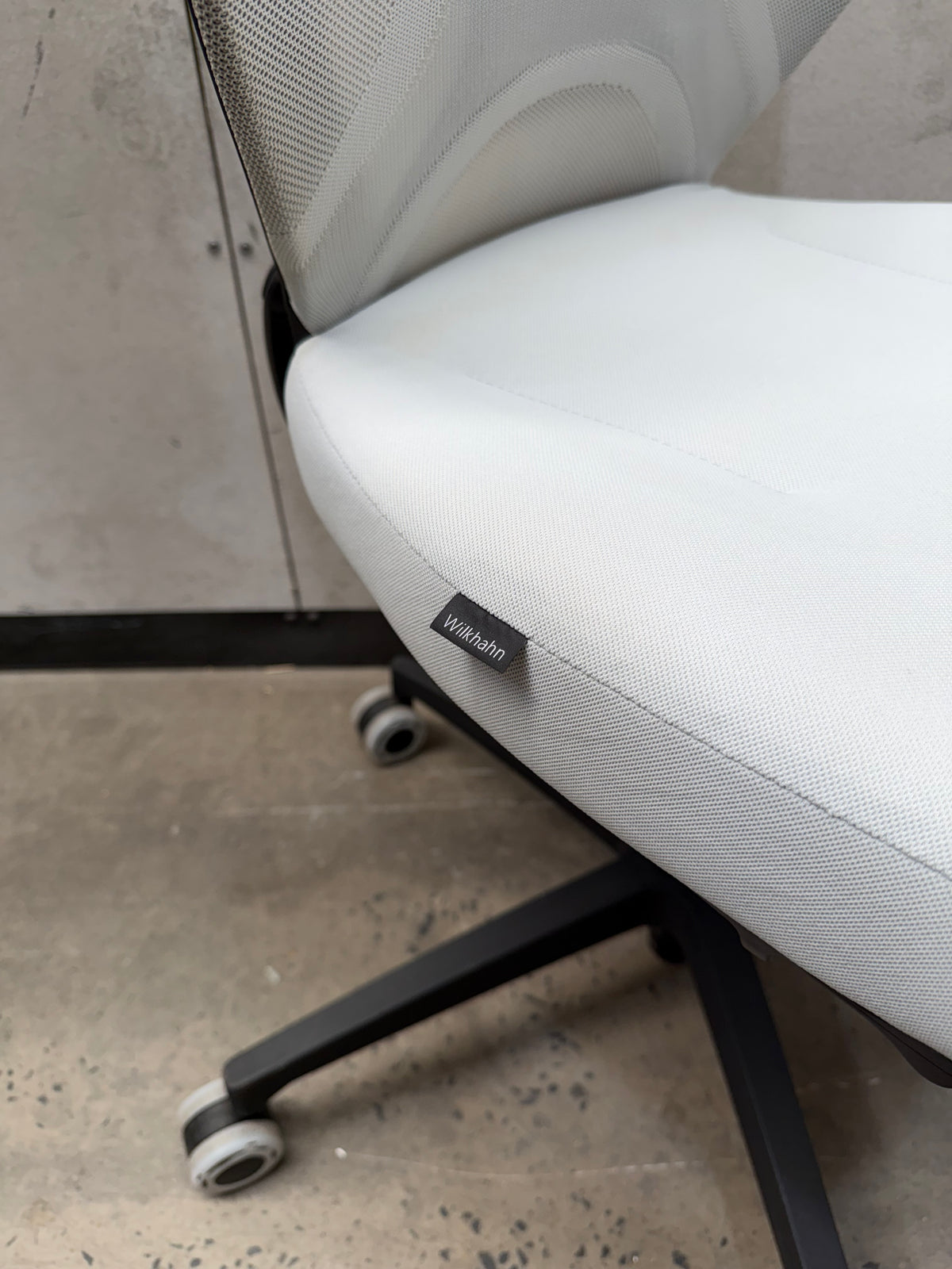 Wilkhahn IN 184/7 Ergonomic Office Chair – White / Light Grey | Ex-Showroom