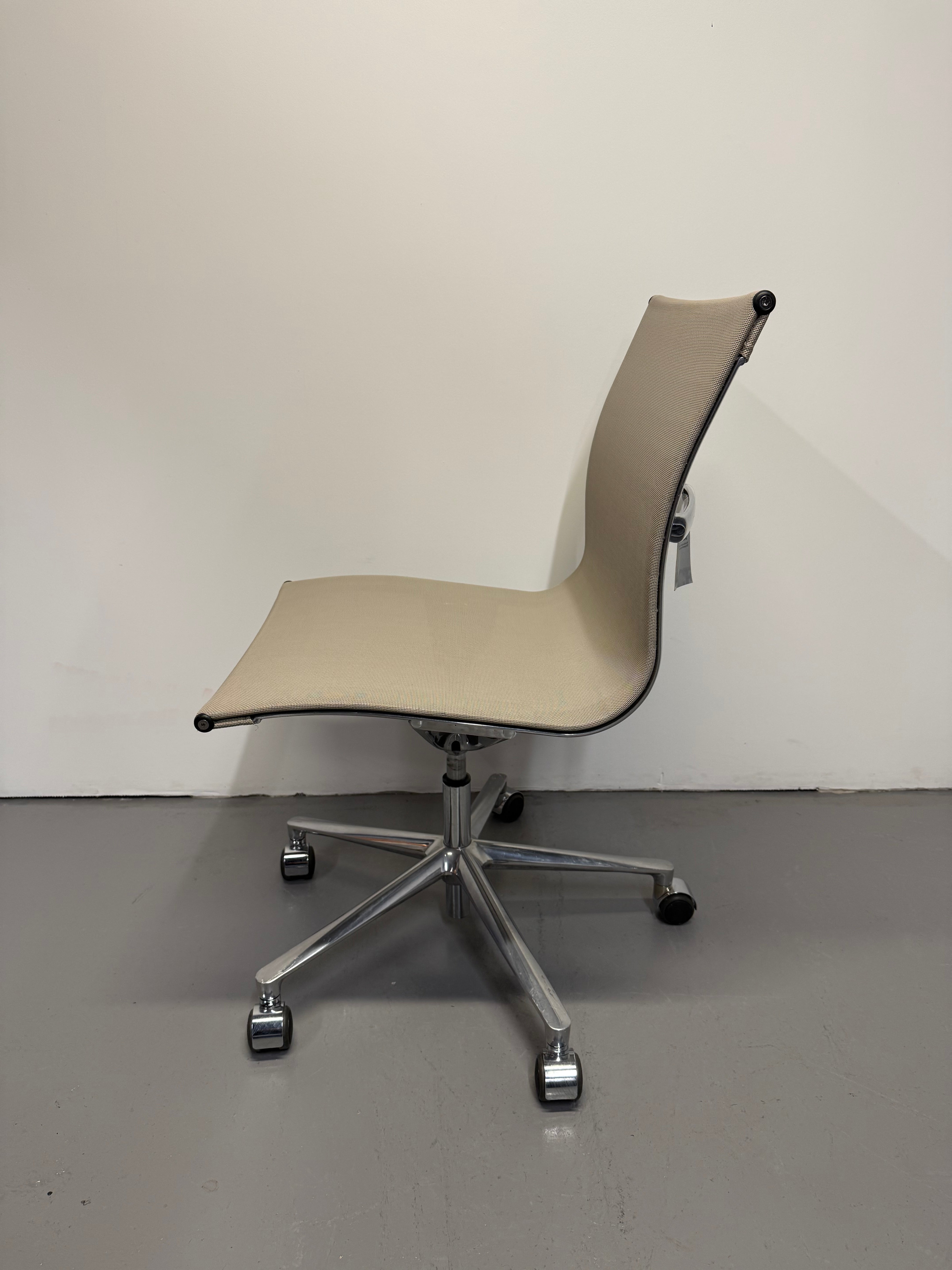 ICF Una Chair – Mesh Office Chair – Armless – Polished Aluminium - Made in Italy