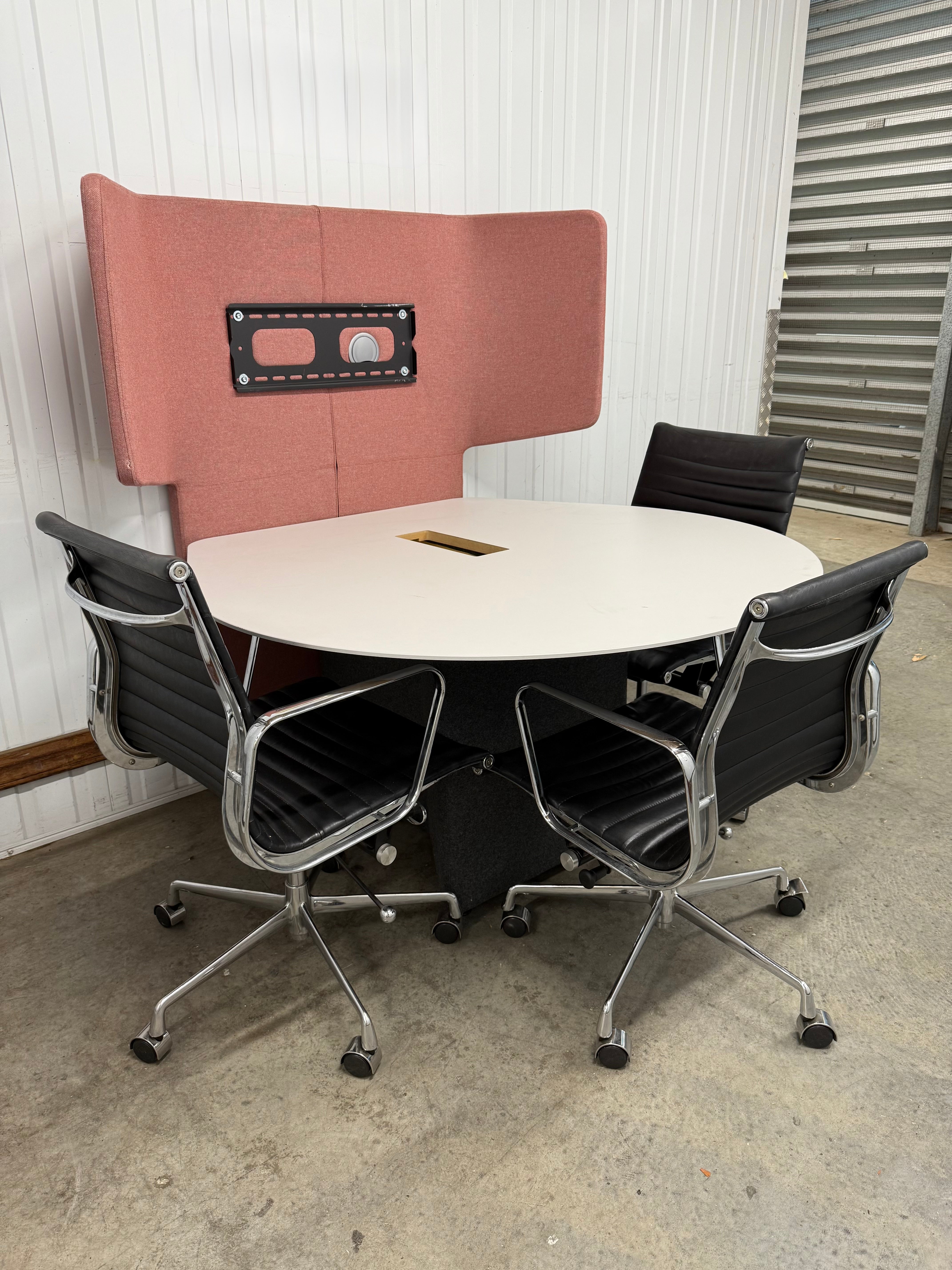 Orangebox Away From The Desk Media Unit - Collaboration desk