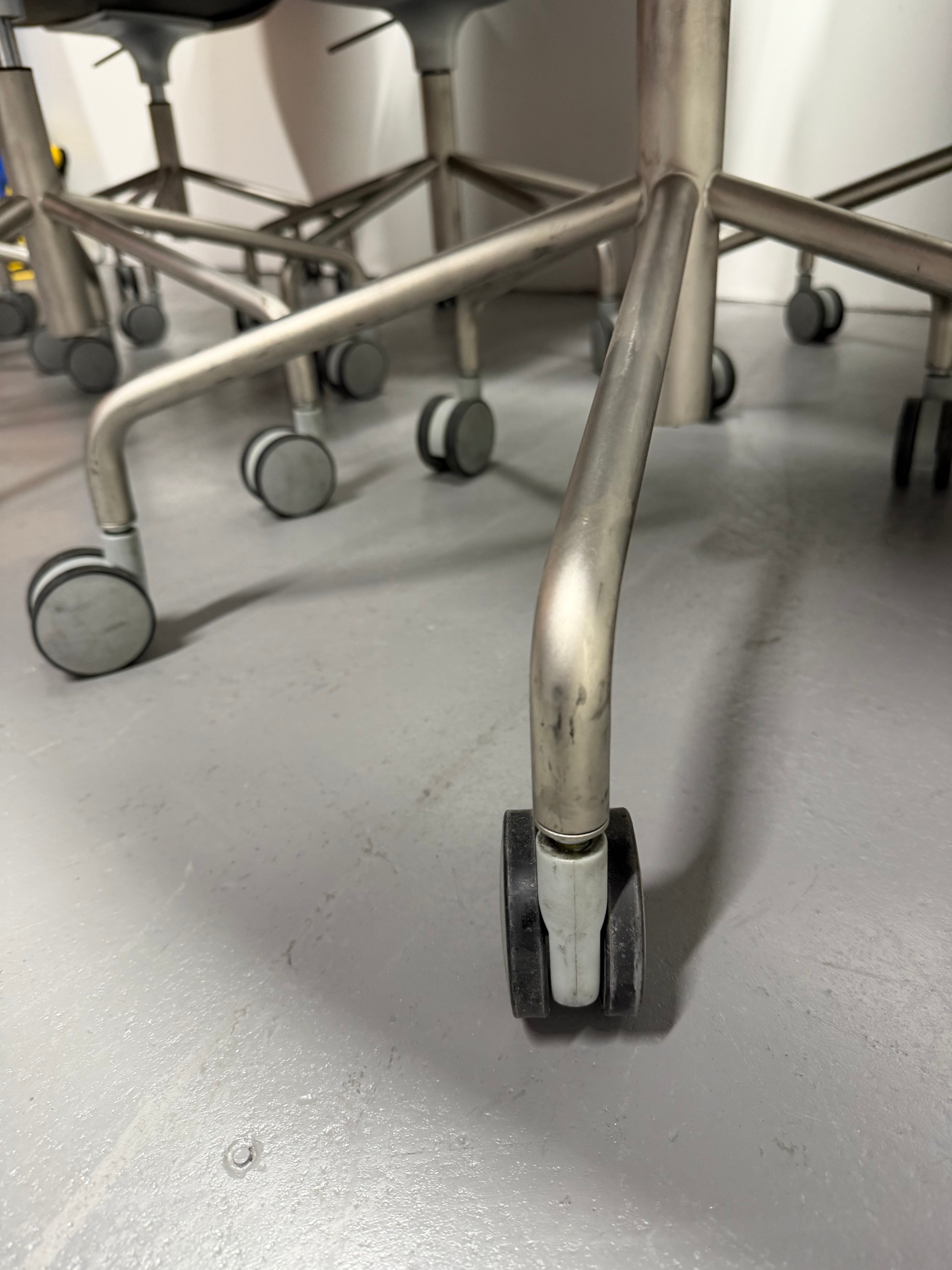 Lapalma Pass Easy Chair – Black Leather, 5-Star Castor Base