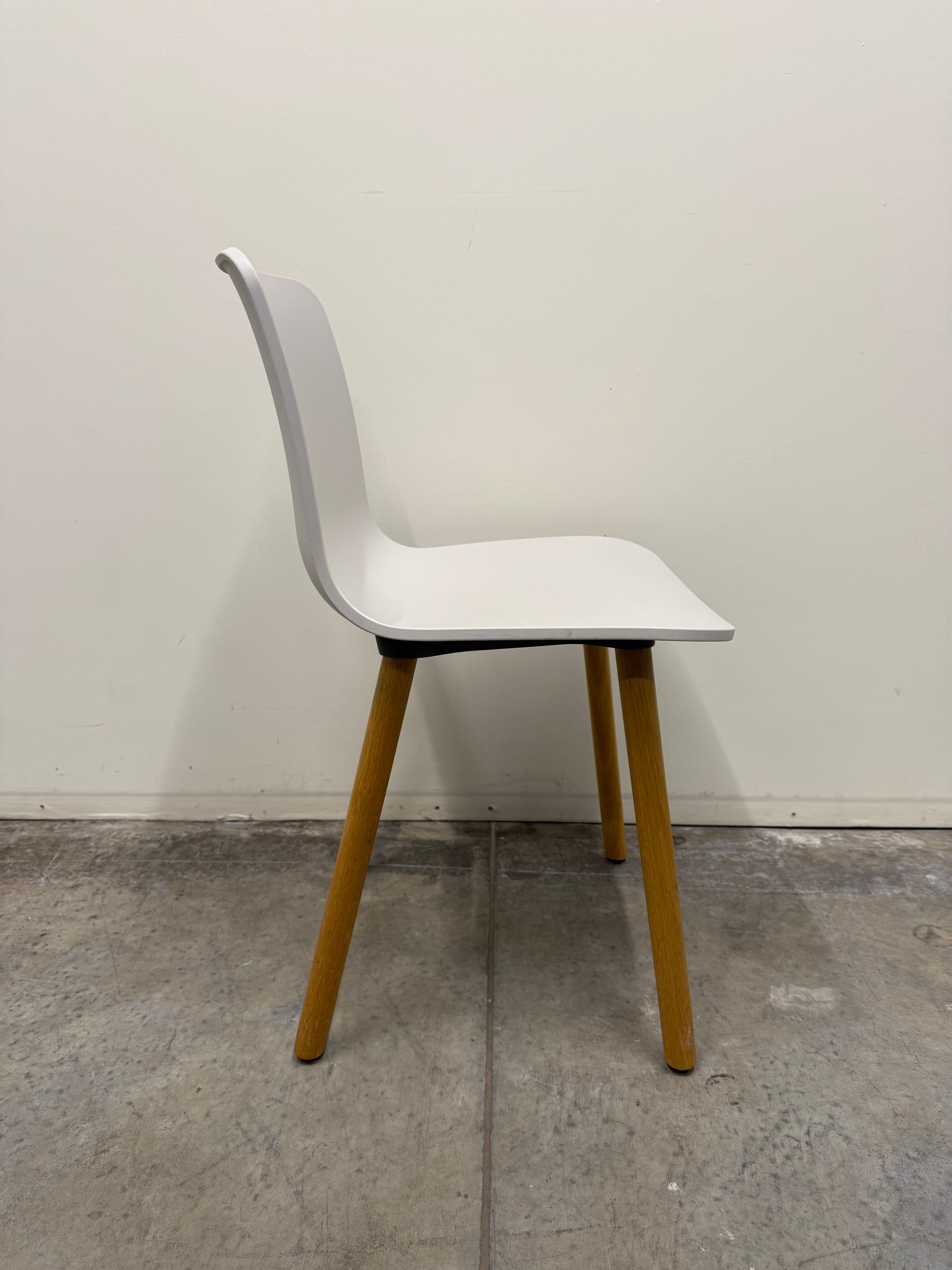 Vitra HAL Wood Chair – Very Light Grey Seat with Oak Legs by Jasper Morrison