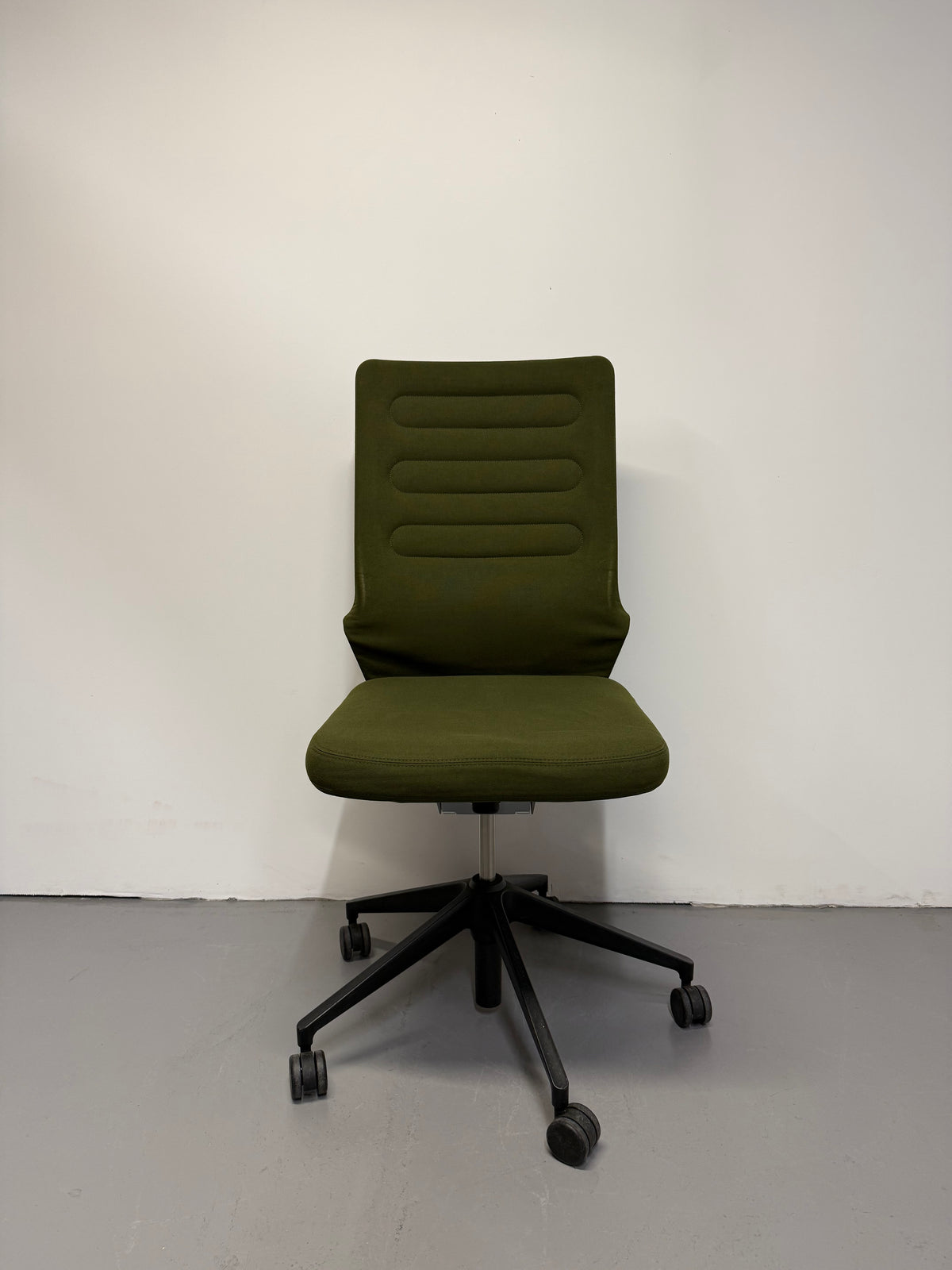 Vitra AC 4 Office Chair by Antonio Citterio – Forest Green / Dark Olive