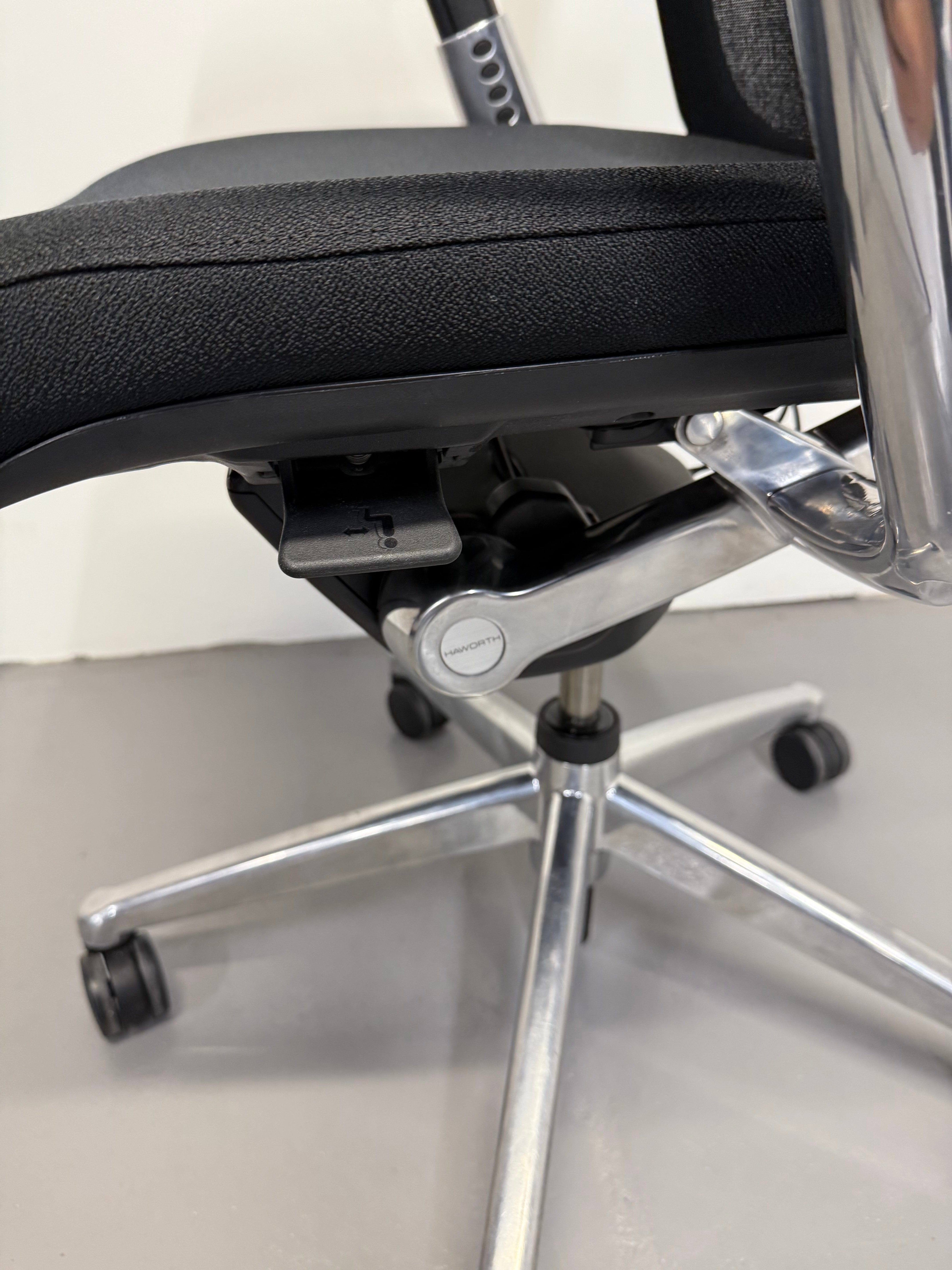 Haworth Zody Ergonomic Office Chair – With 4D Armrests