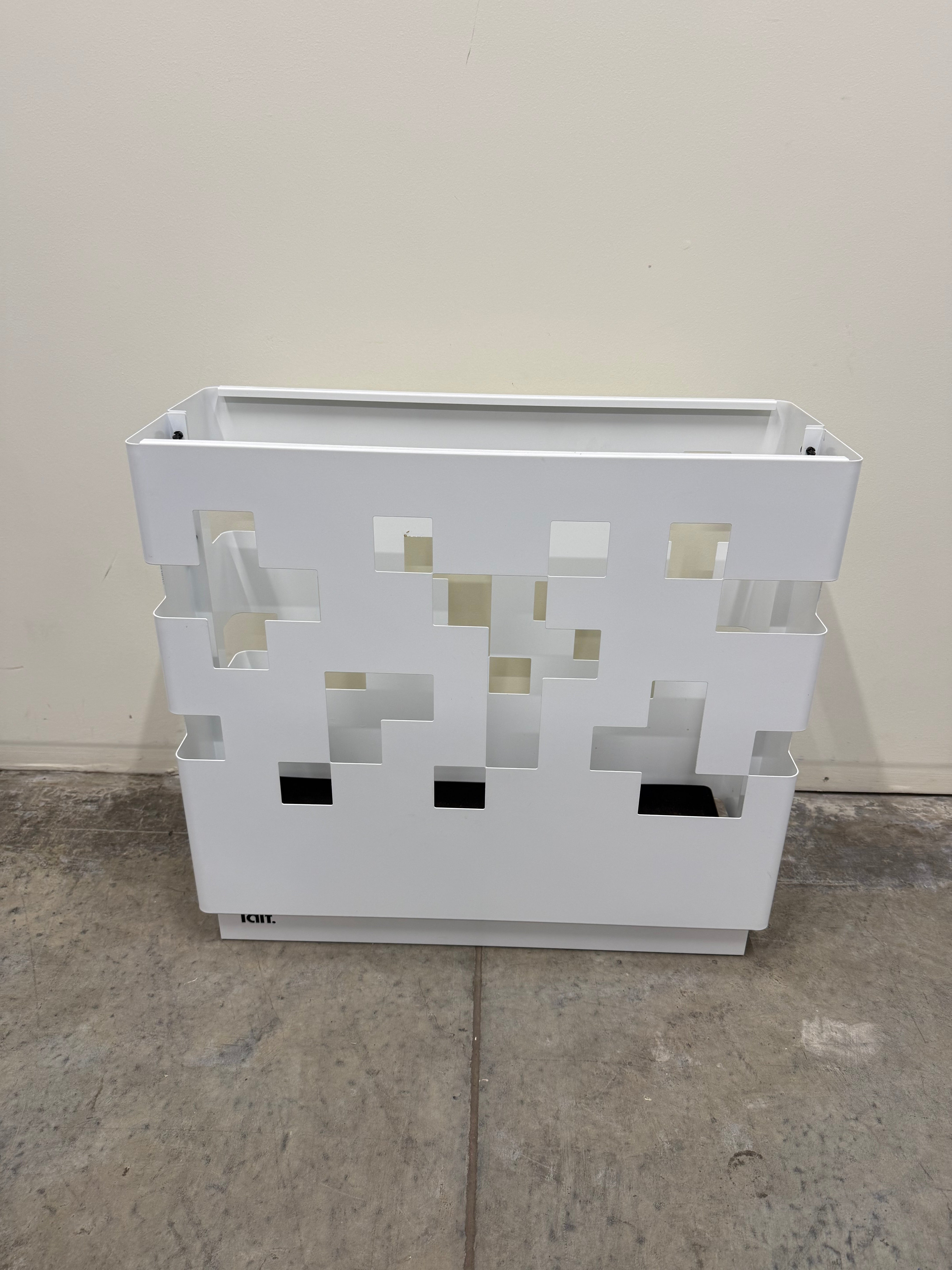 Tait Planter Box Garden Wall – Vertical Planter (Blue and White)