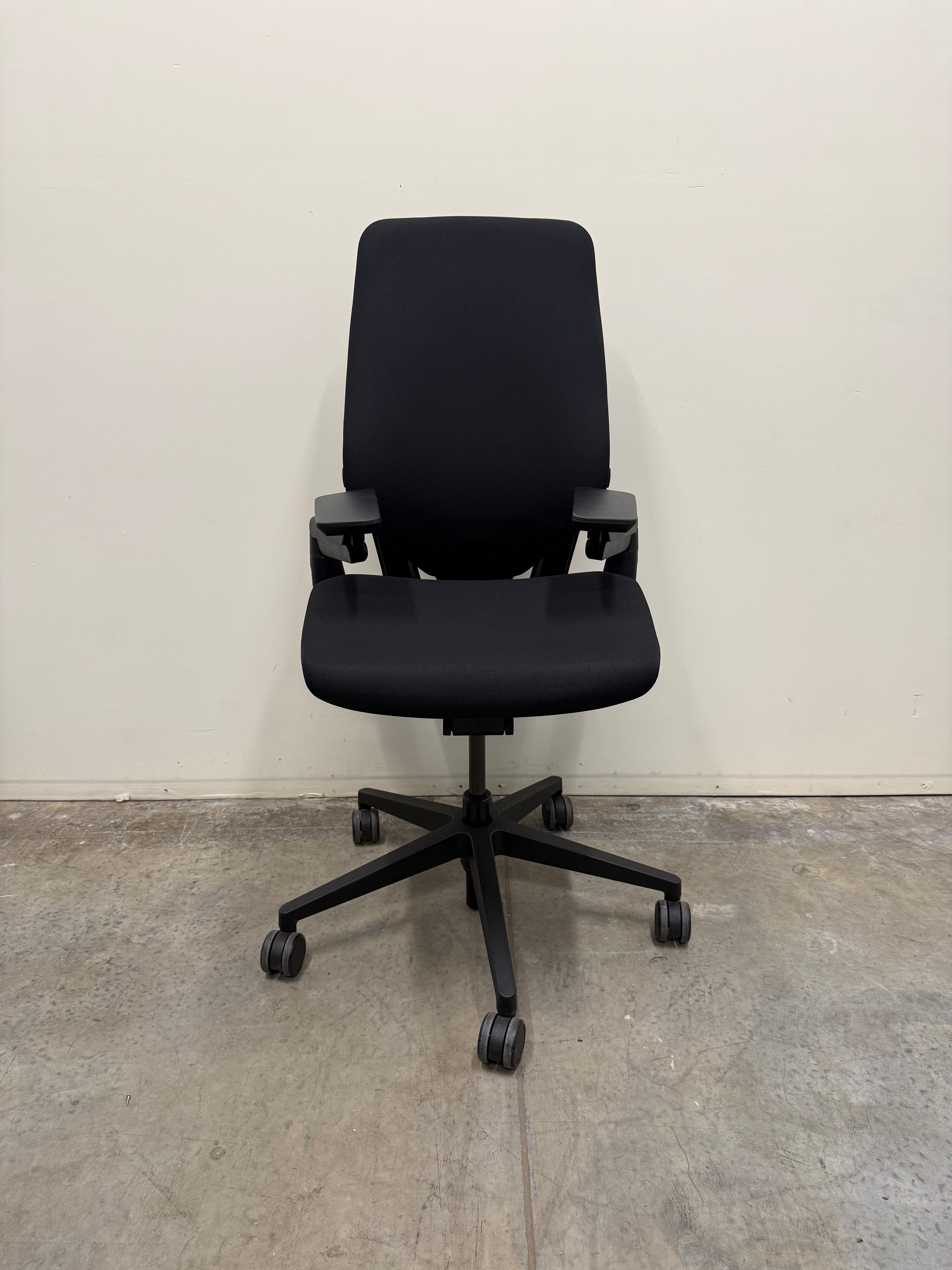 Steelcase Gesture Chair with Arms – Ergonomic Office Seating