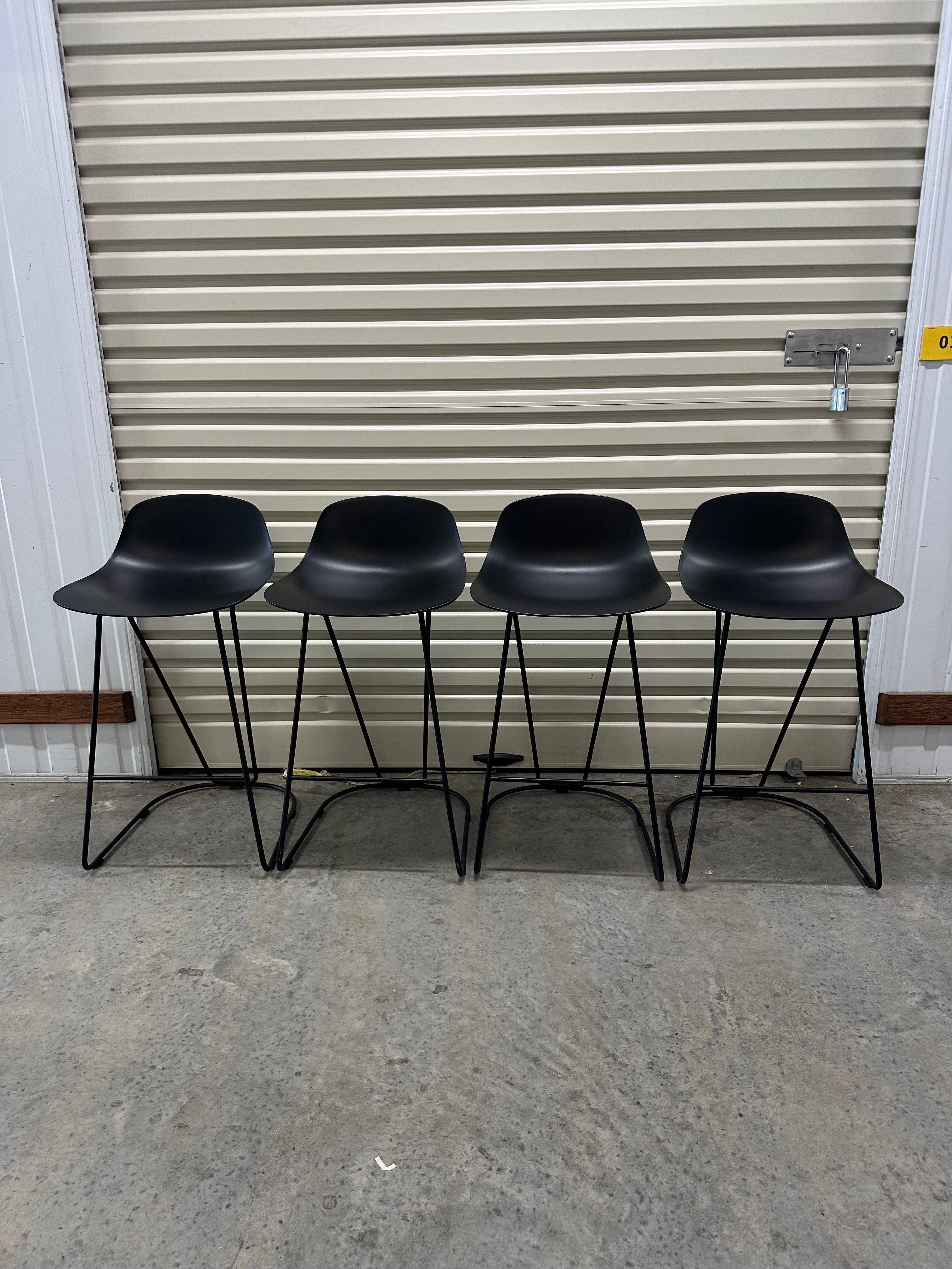 Infinite Loop Low Back Stool – Black Sleek Design with Ultimate Comfort