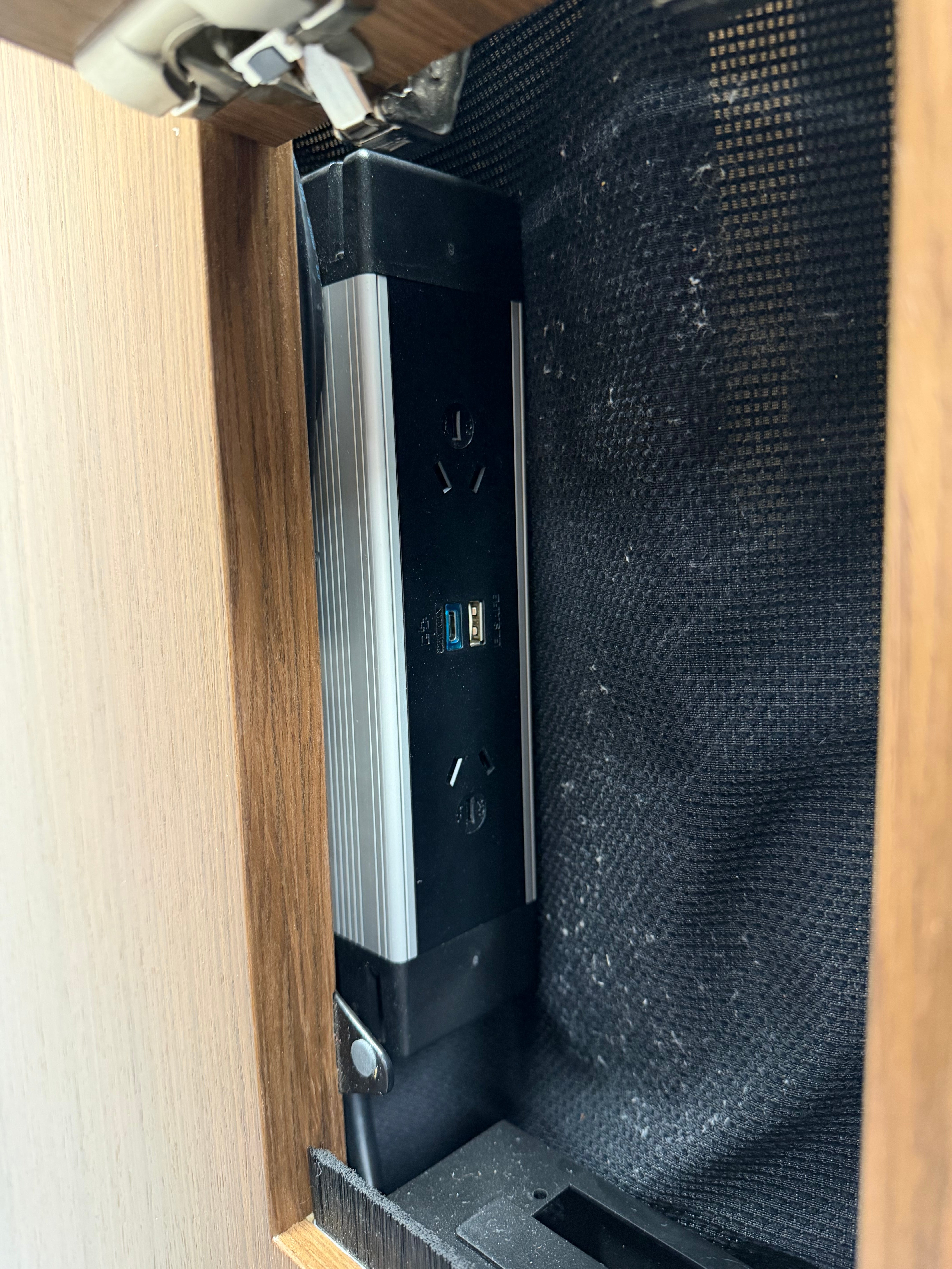 Wilkhahn Confair Walnut - 3000x1000