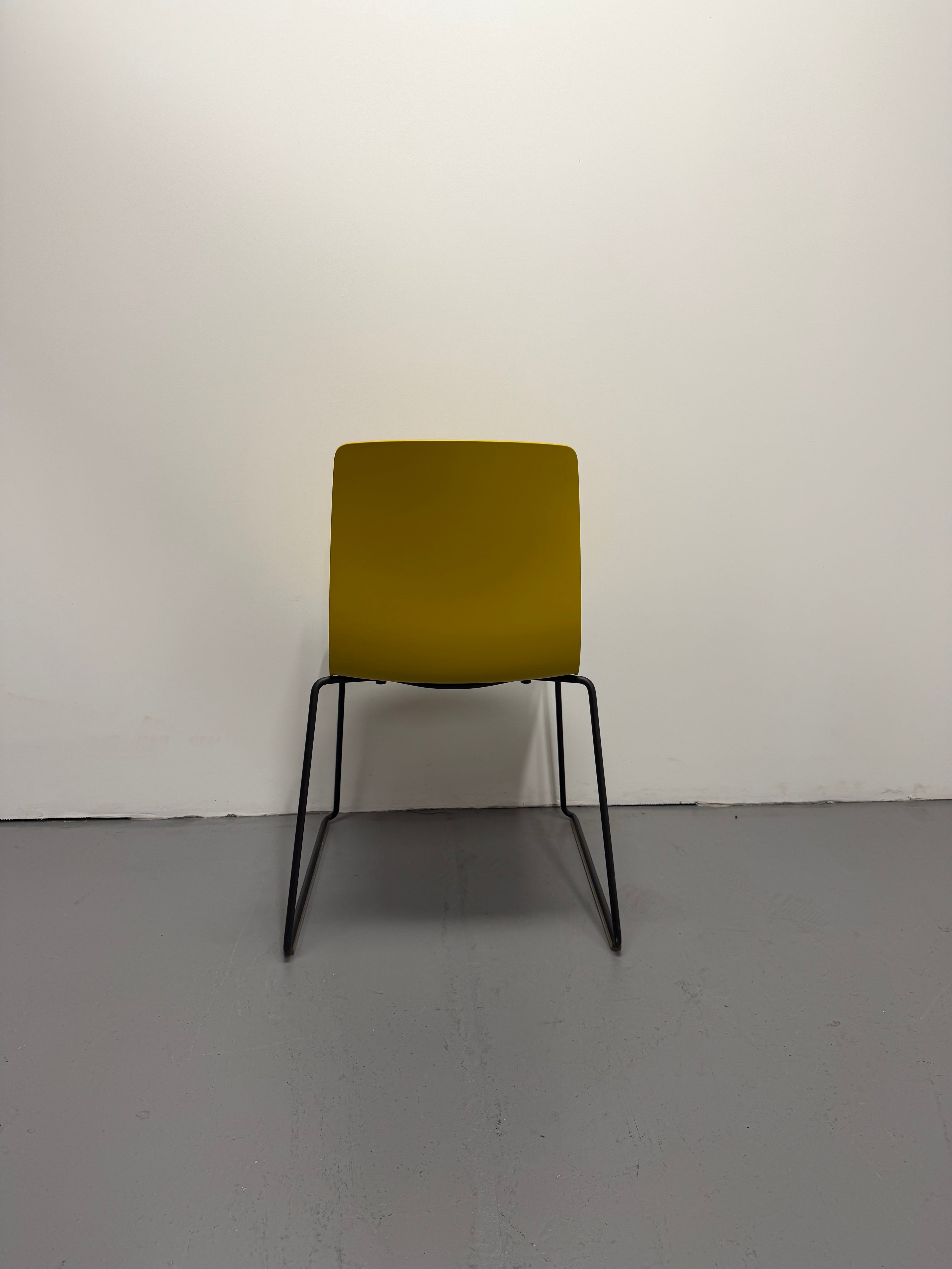 Aava 02 Sled Chair – Arper Yellow