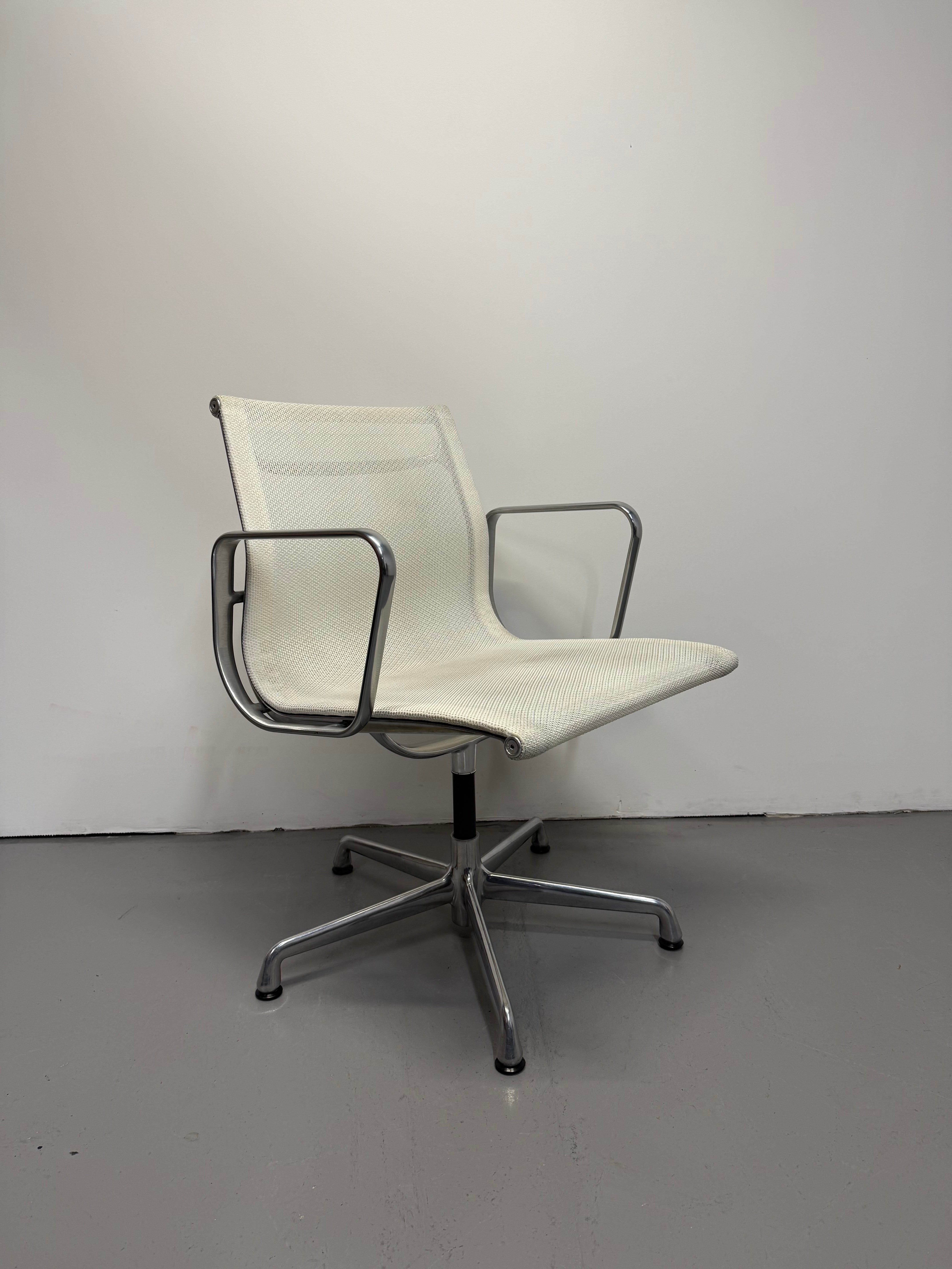 Eames Aluminum Group Executive Management Chair - White Mesh