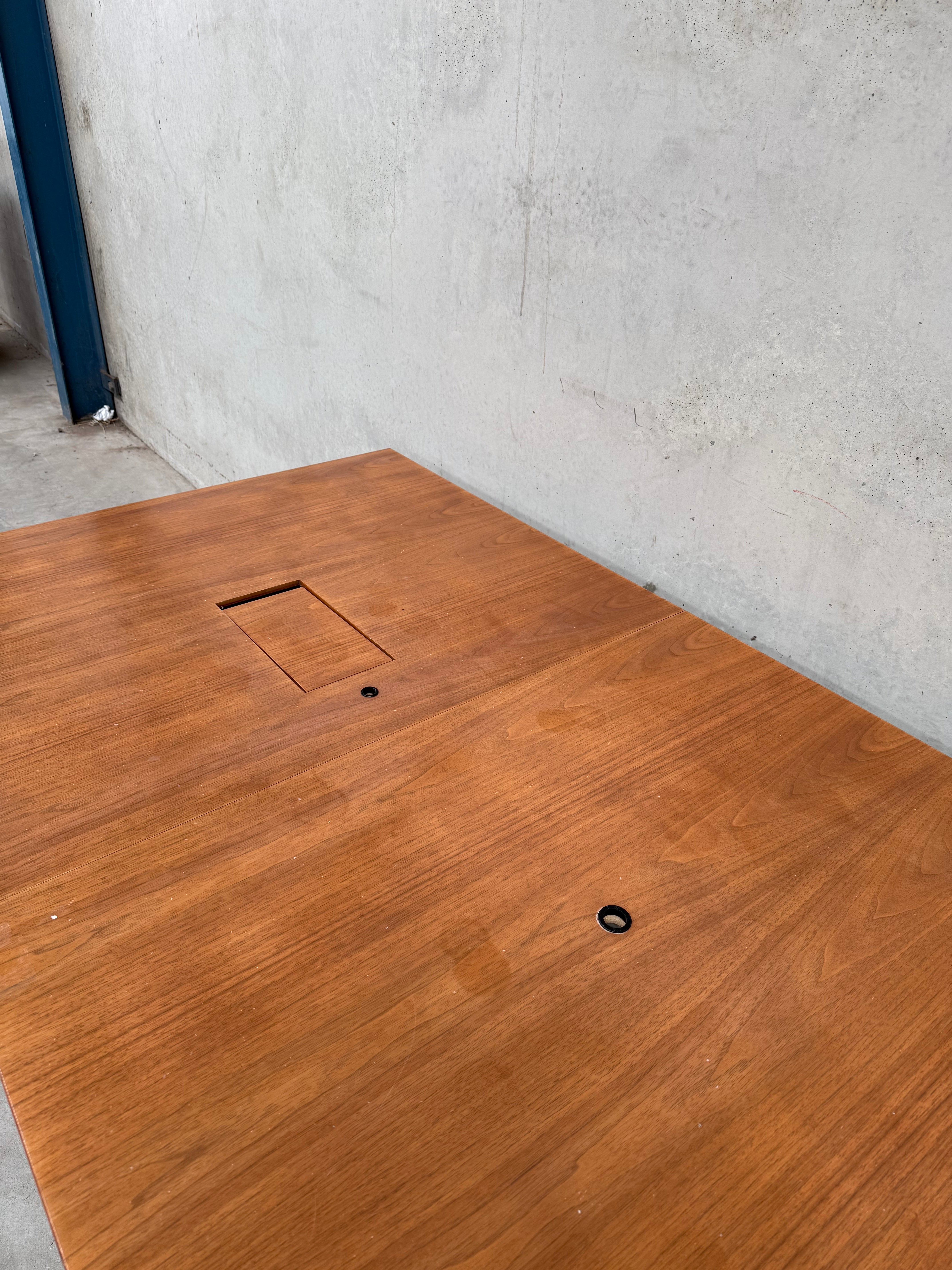 Wilkhahn Confair Conference / Meeting Table – American Walnut (1800 × 1100)