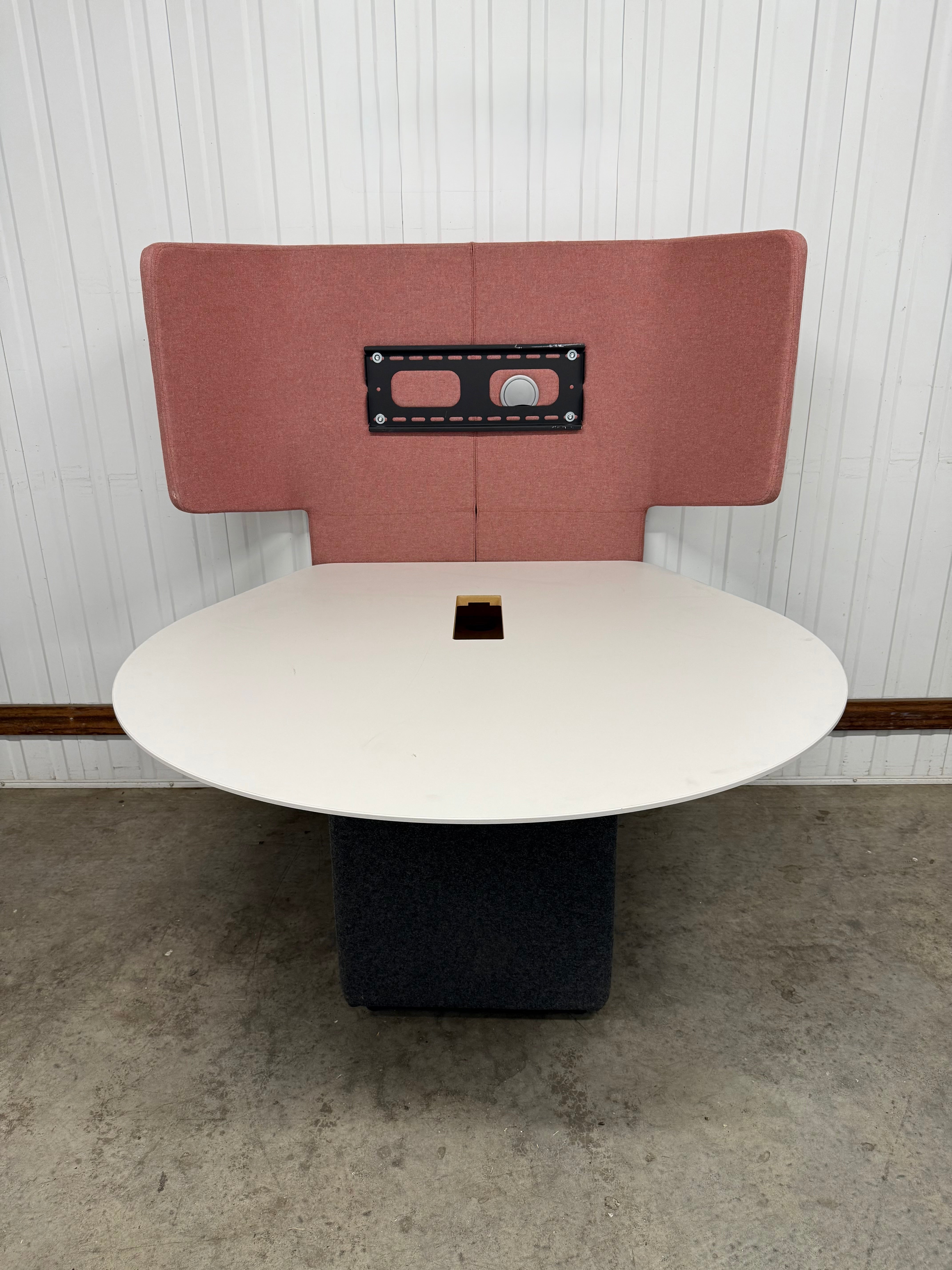 Orangebox Away From The Desk Media Unit - Collaboration desk