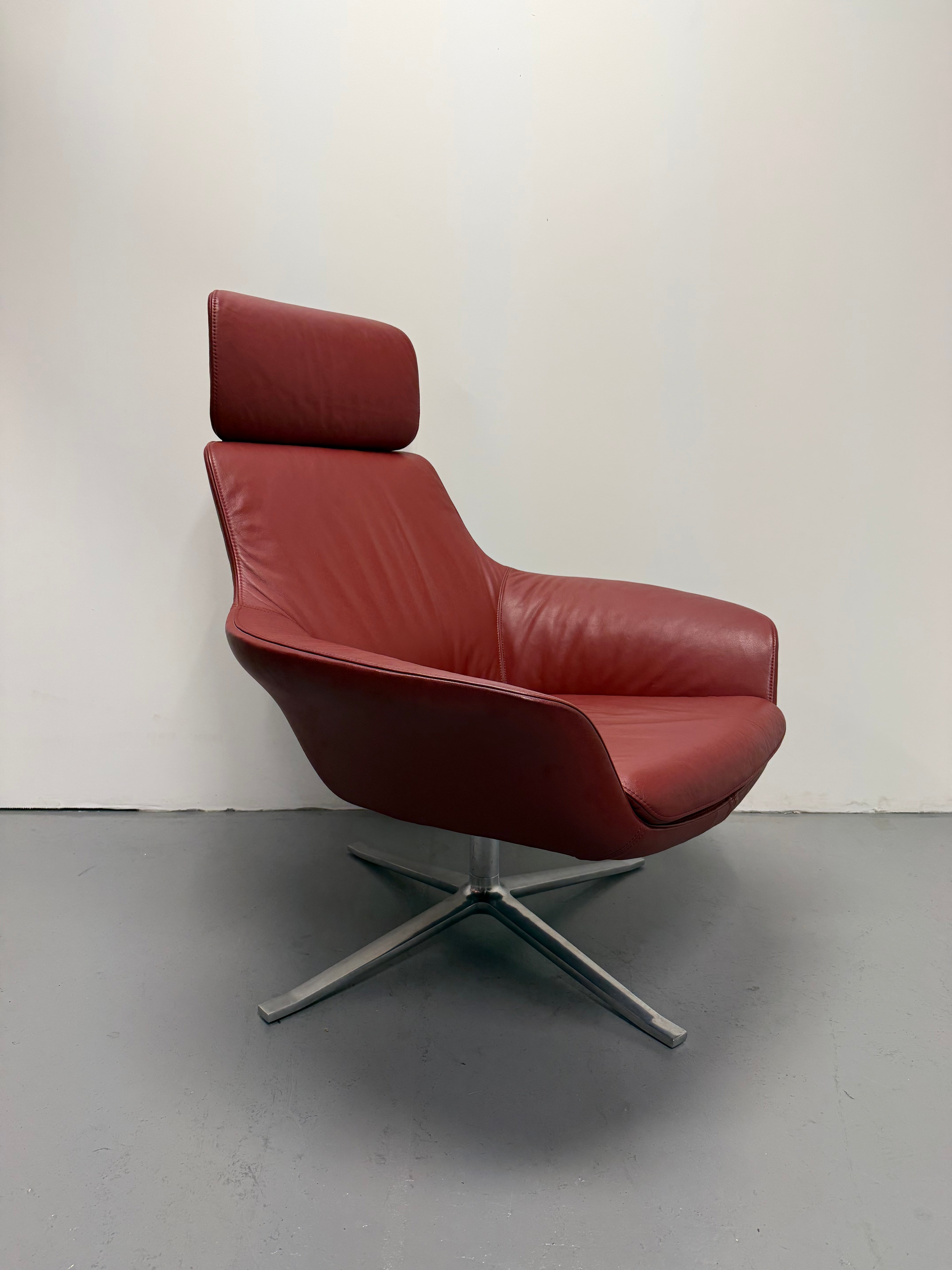 Walter Knoll Oscar Armchair with Headrest – Red Leather
