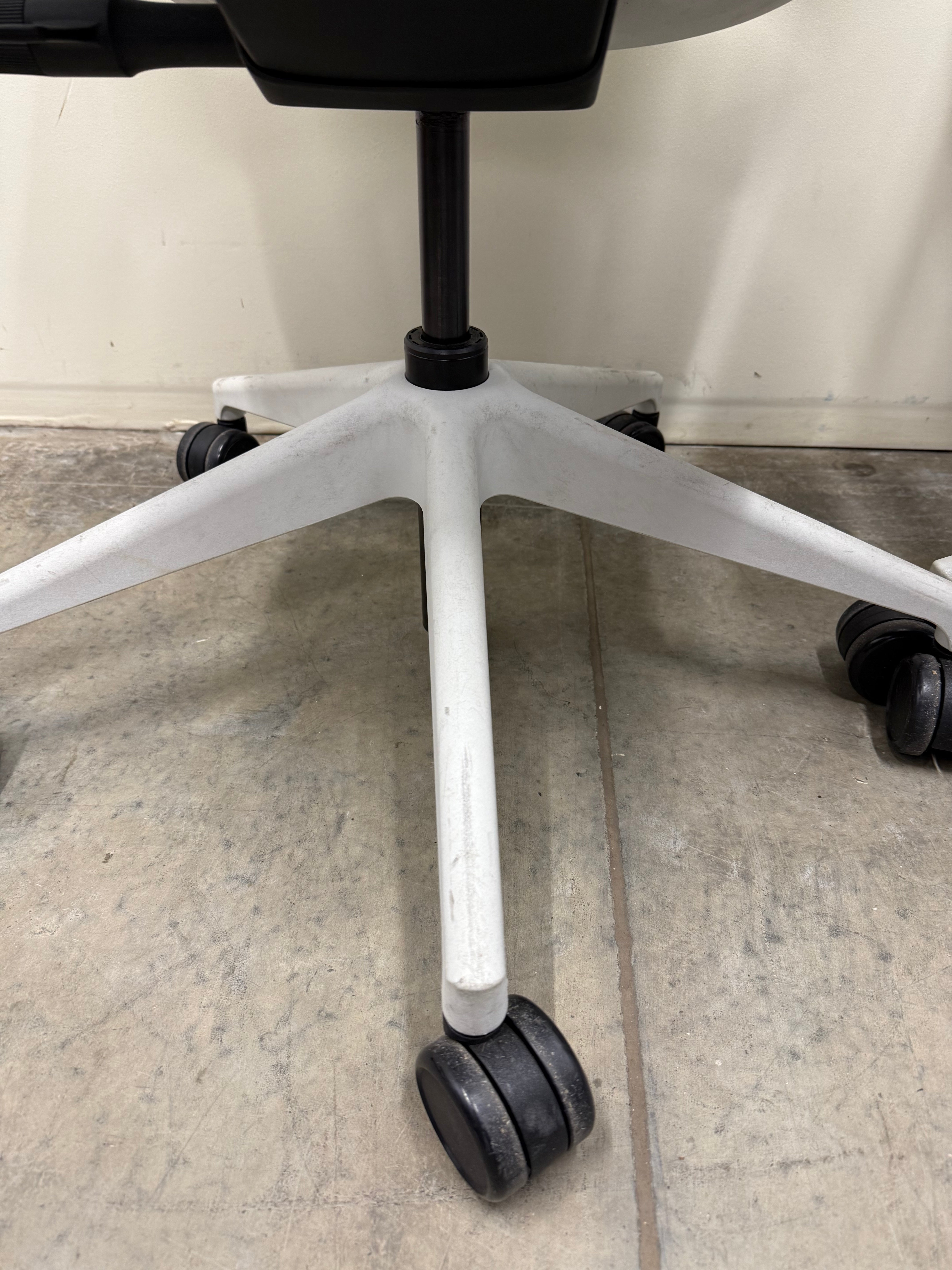 Steelcase Series 1 Work Office Chair V1 – Green Mesh / Grey Fabric