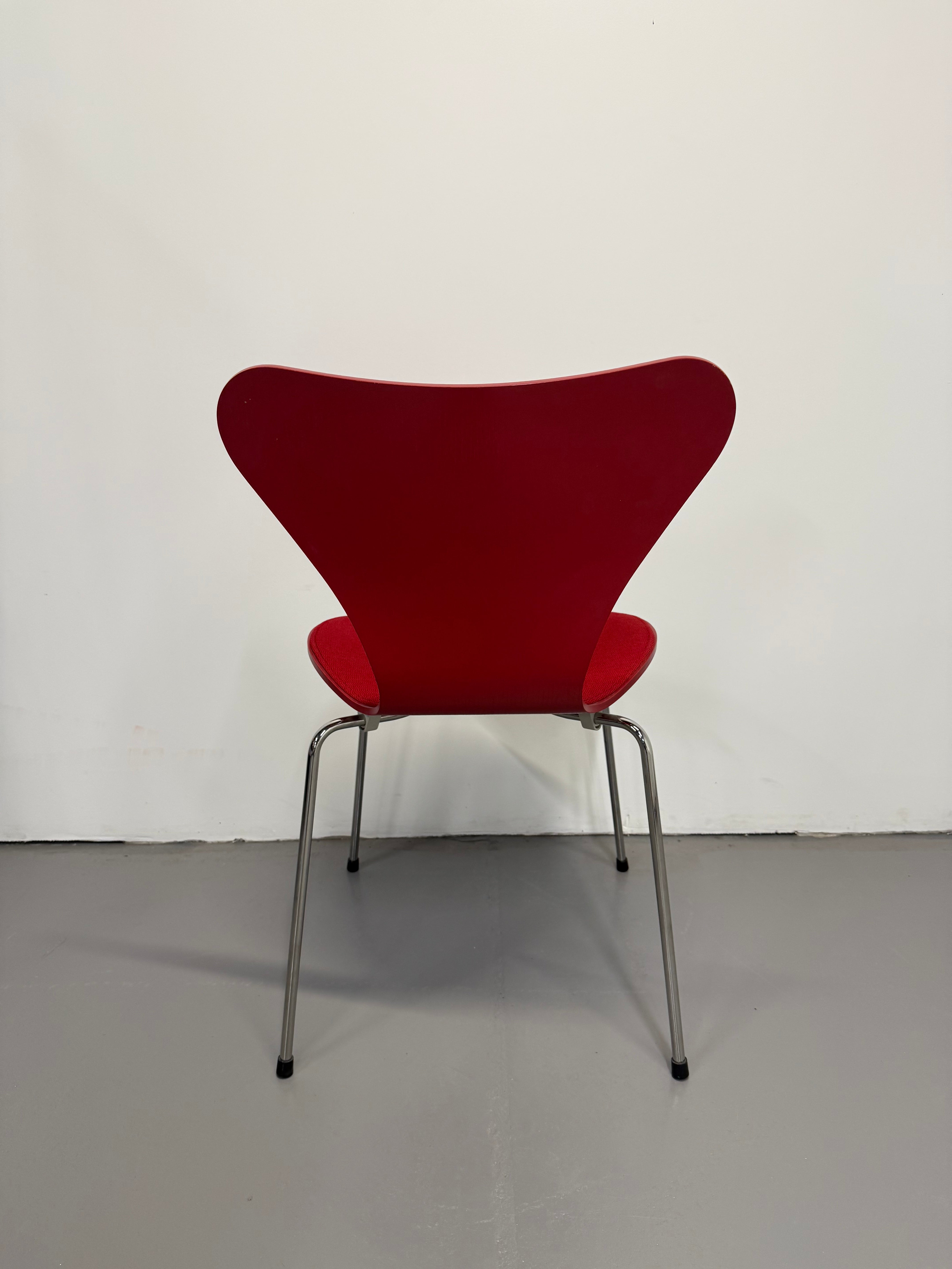Fritz Hansen Series 7 Chairs – Red Fabric (Model 3107)