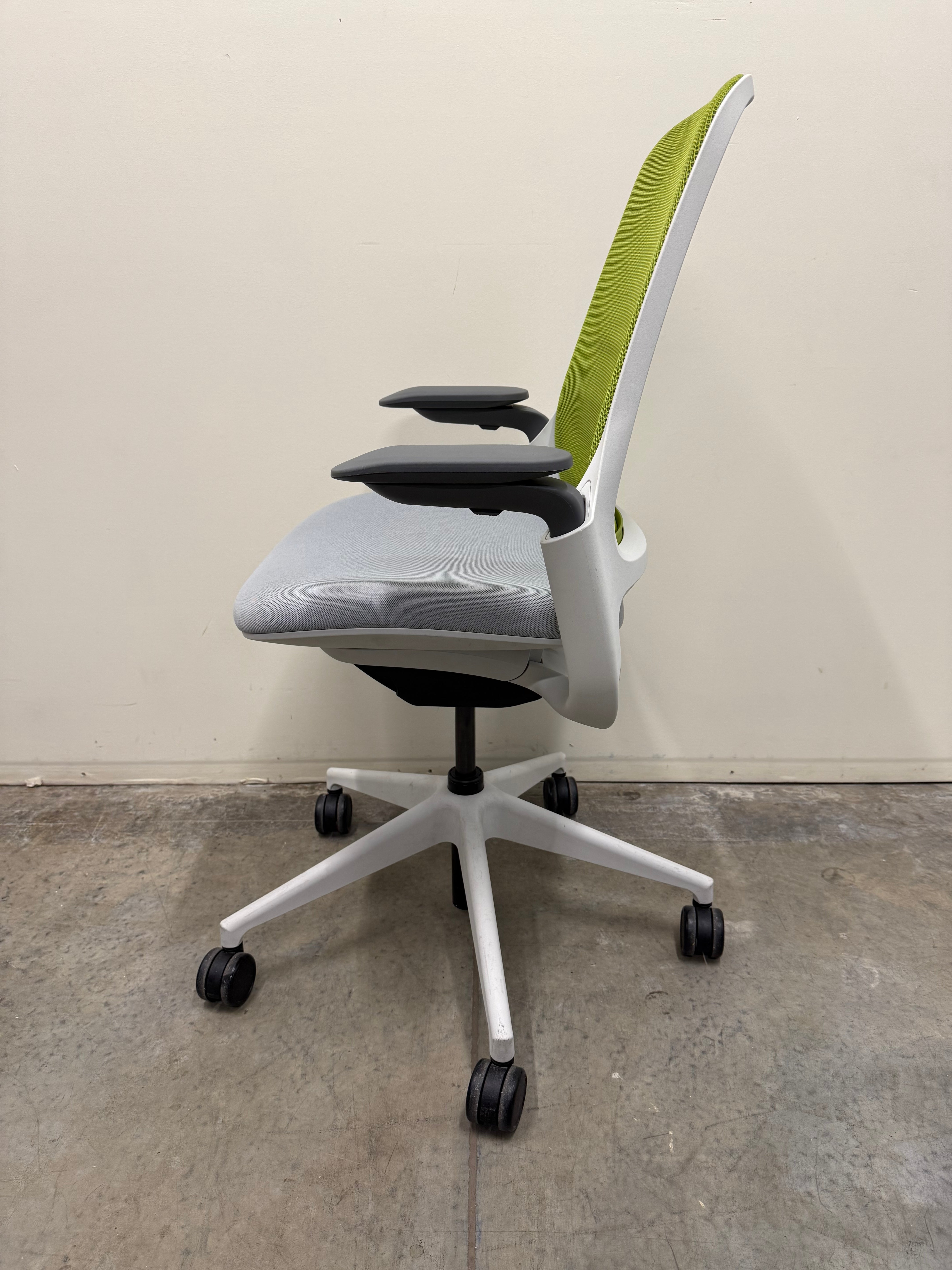 Steelcase Series 1 Work Office Chair V1 – Green Mesh / Grey Fabric