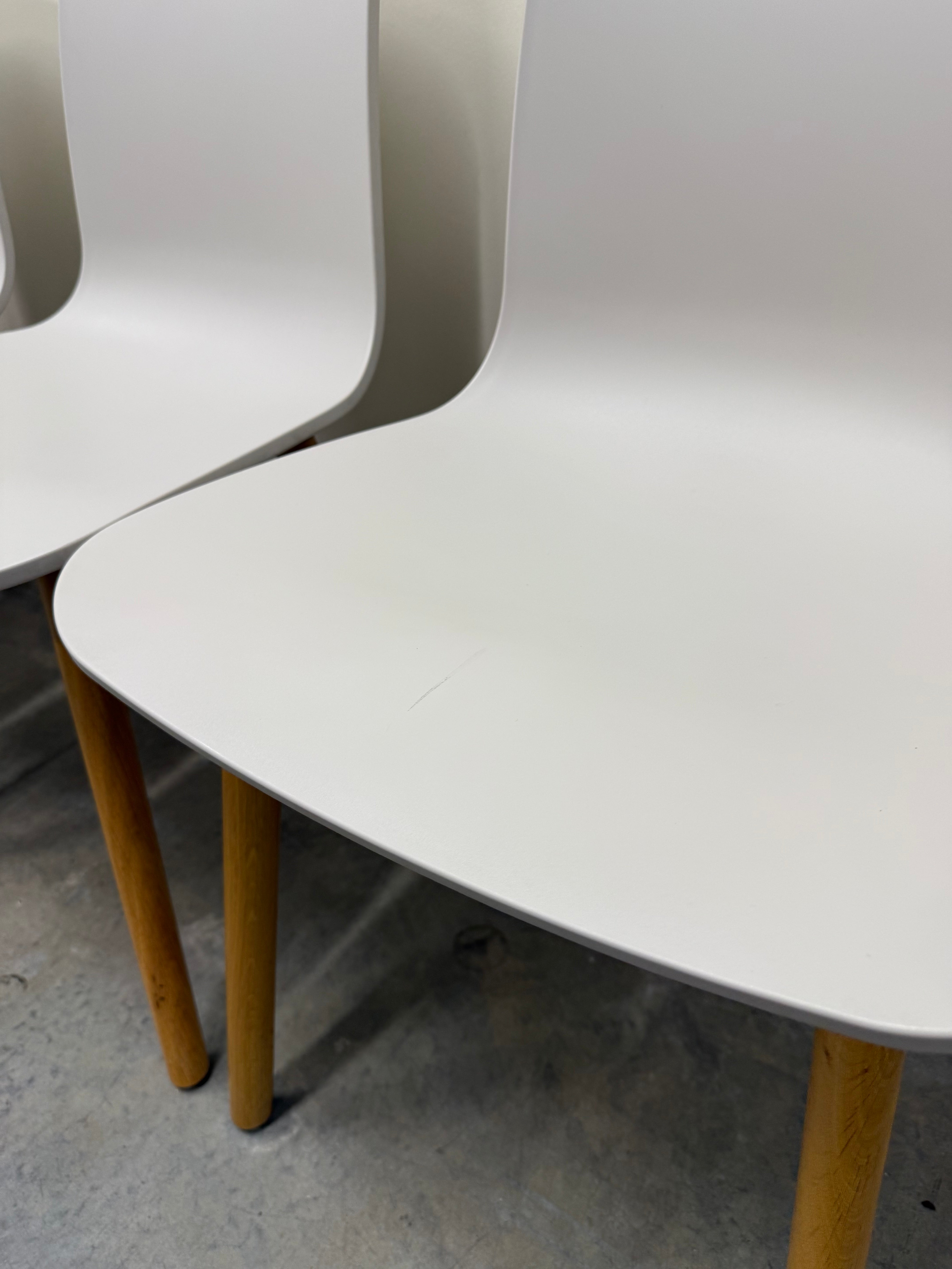 Vitra HAL Wood Chair – Very Light Grey Seat with Oak Legs by Jasper Morrison