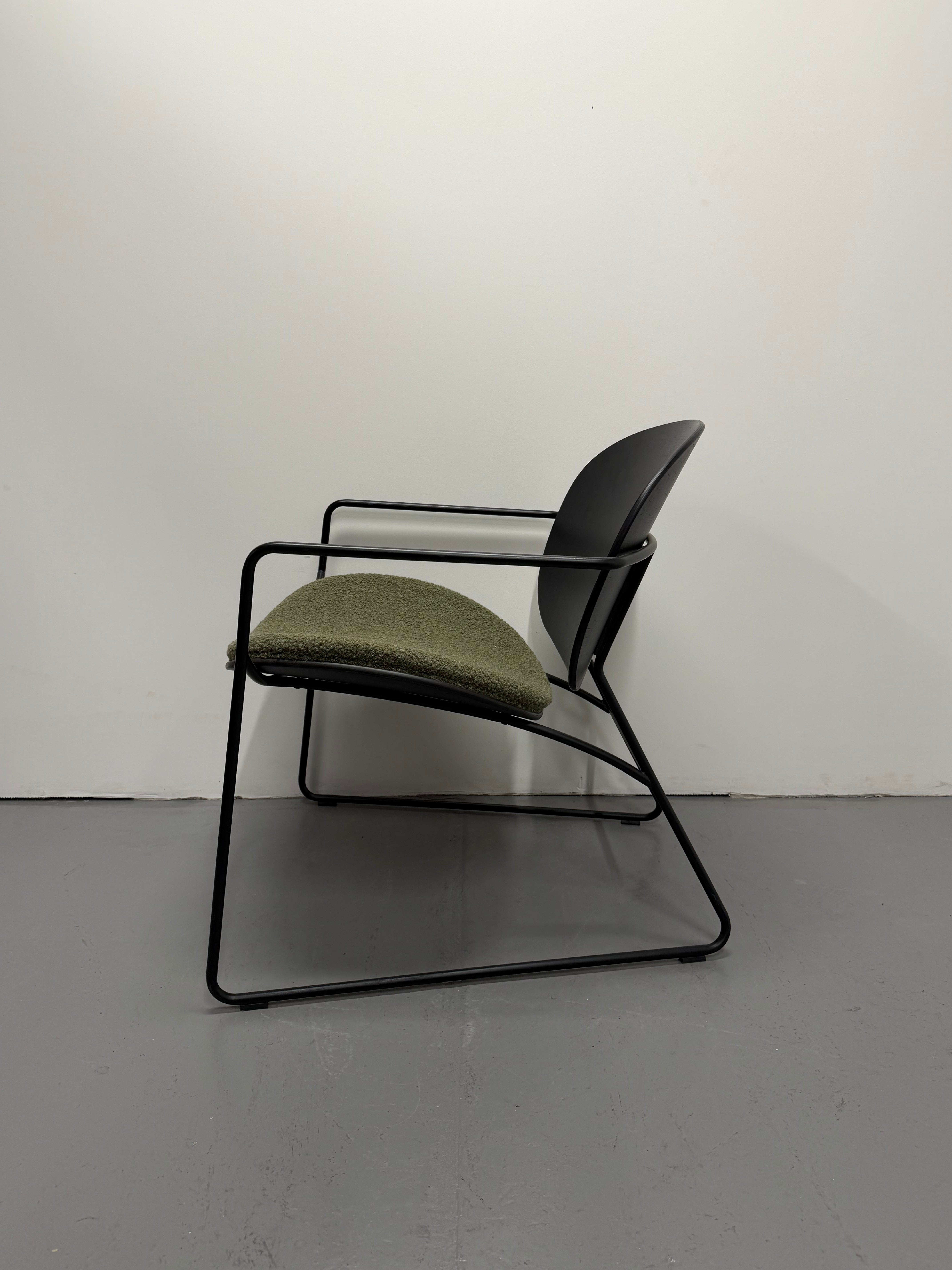 Infiniti Tondina Lounge Armchair – Black / Olive Upholstery