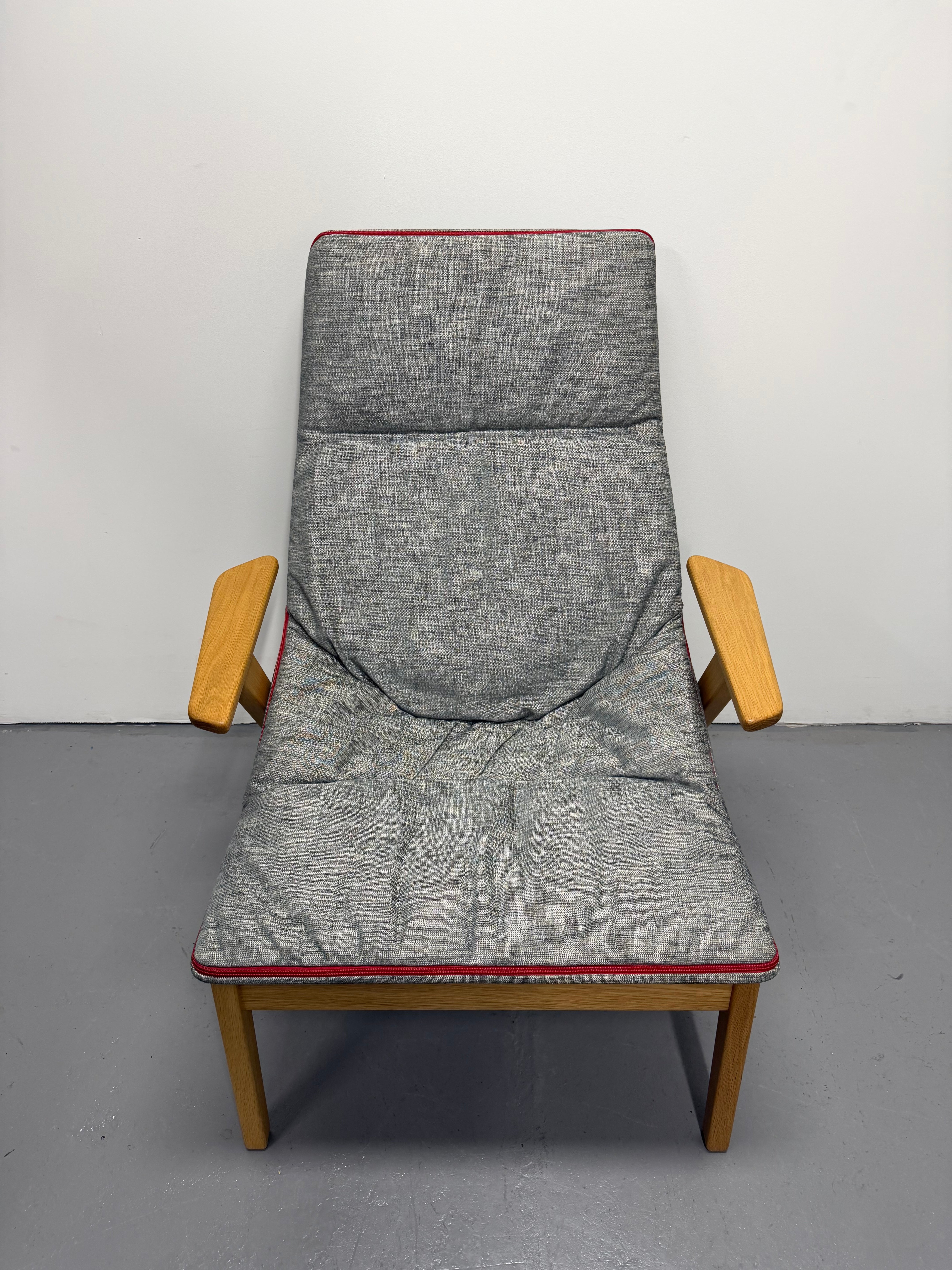 Viccarbe Ace Lounge Chair – Oak Frame with Grey Upholstered Seat | Ex-Showroom