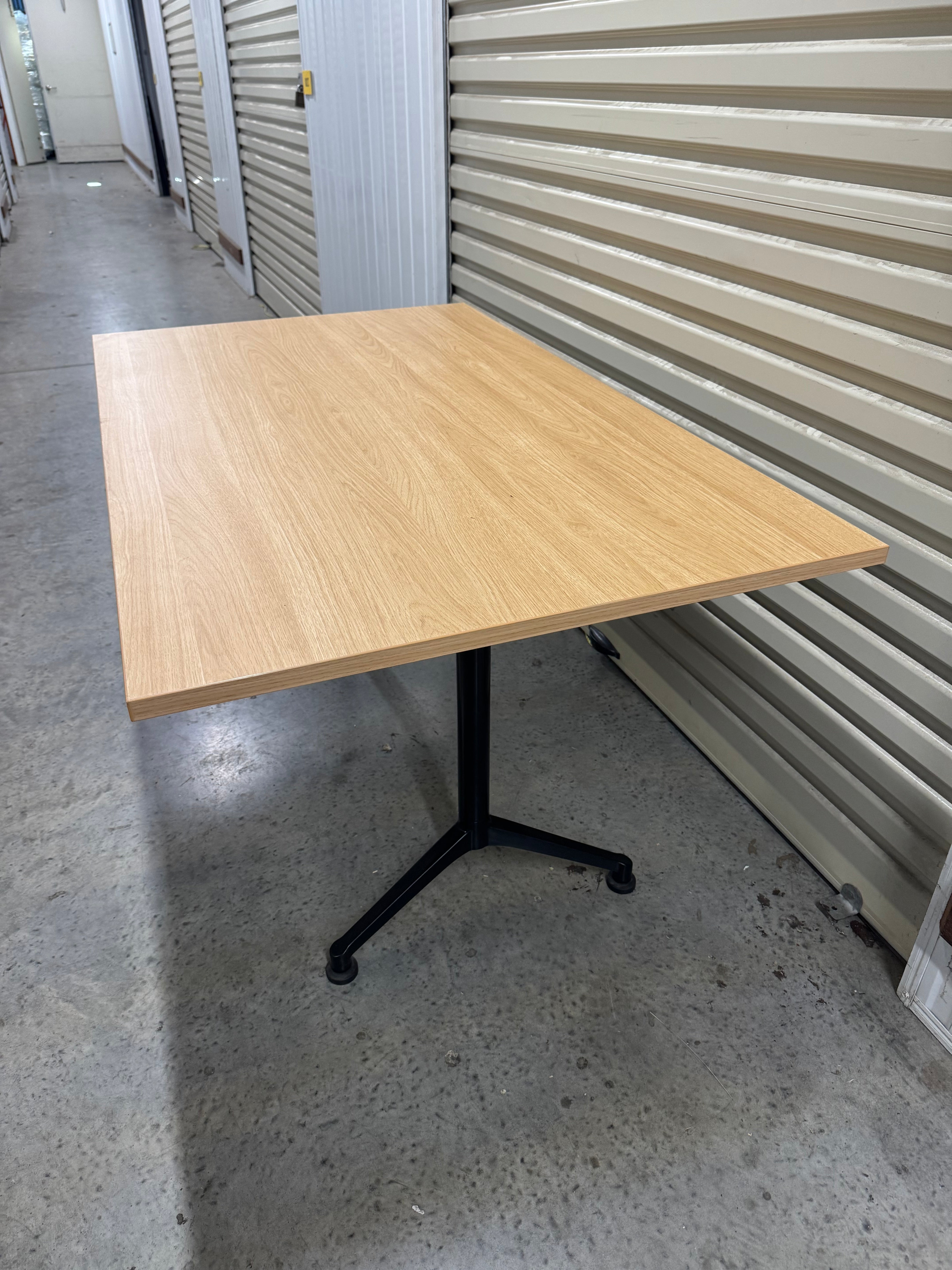 UR Table by Thinking Works – Meeting Table 1500 x 900 mm