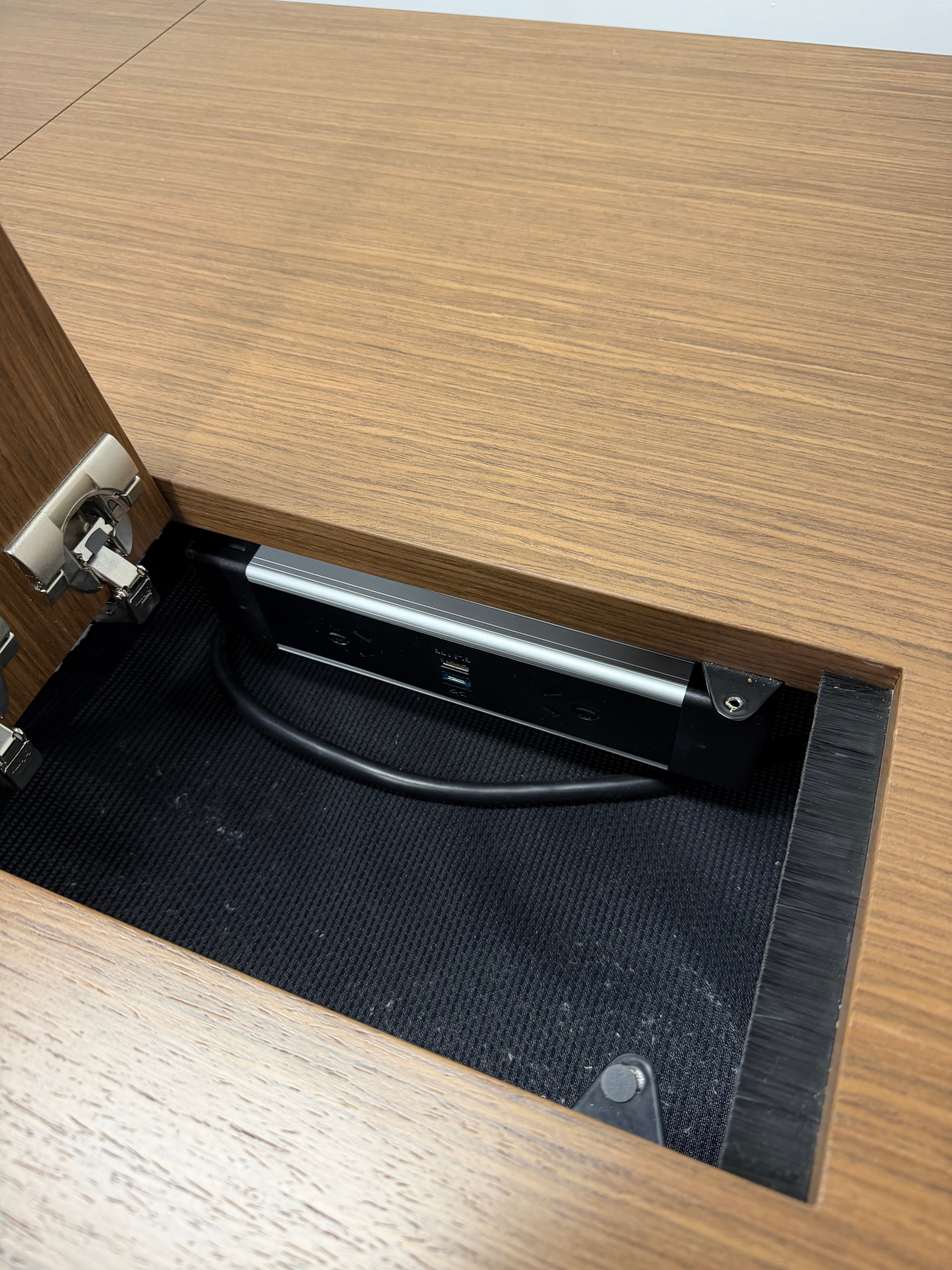 Wilkhahn Confair Walnut - 3000x1000