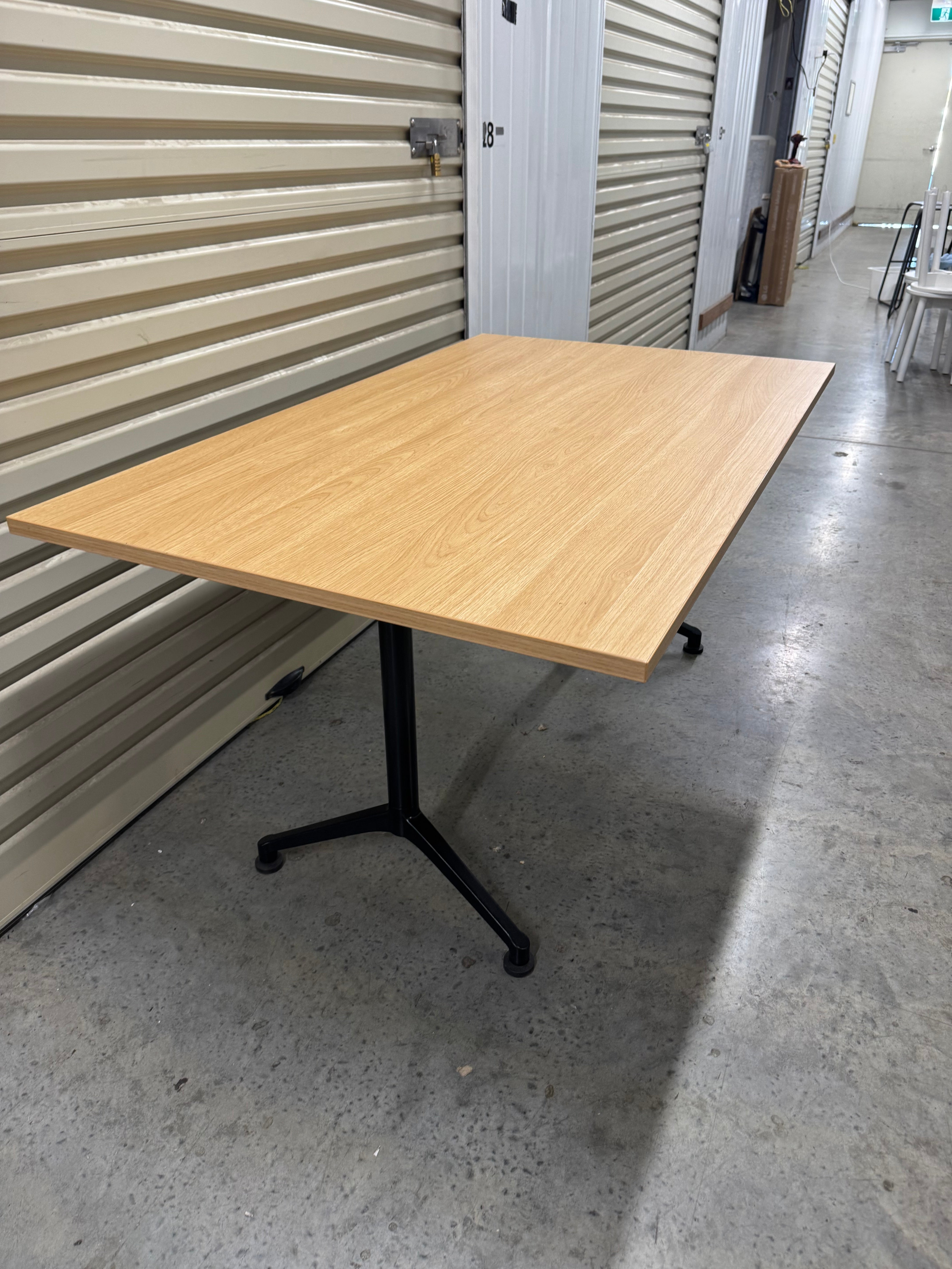 UR Table by Thinking Works – Meeting Table 1500 x 900 mm