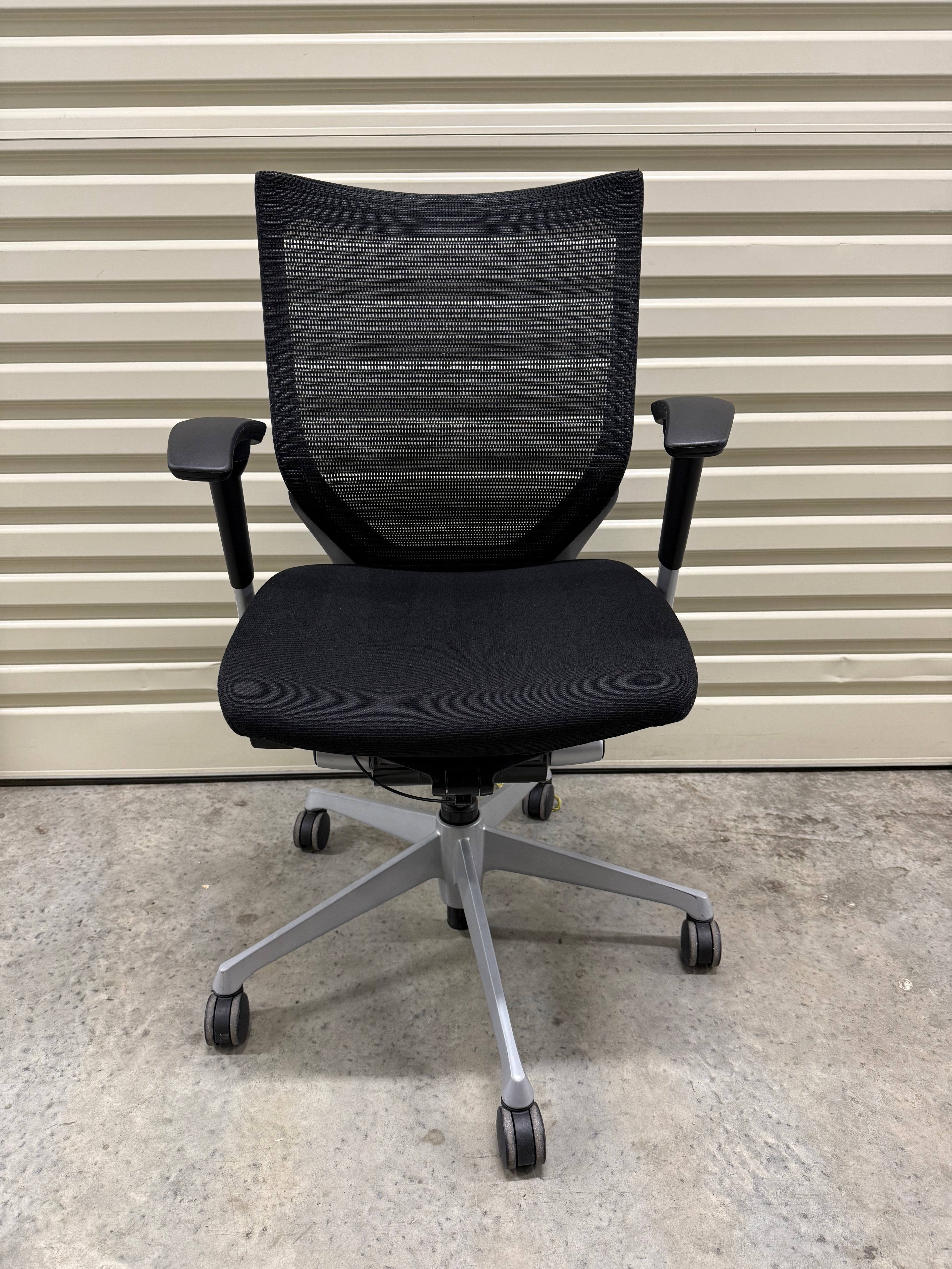 Okamura Baron Mesh Office Chair – Ergonomic & Adjustable