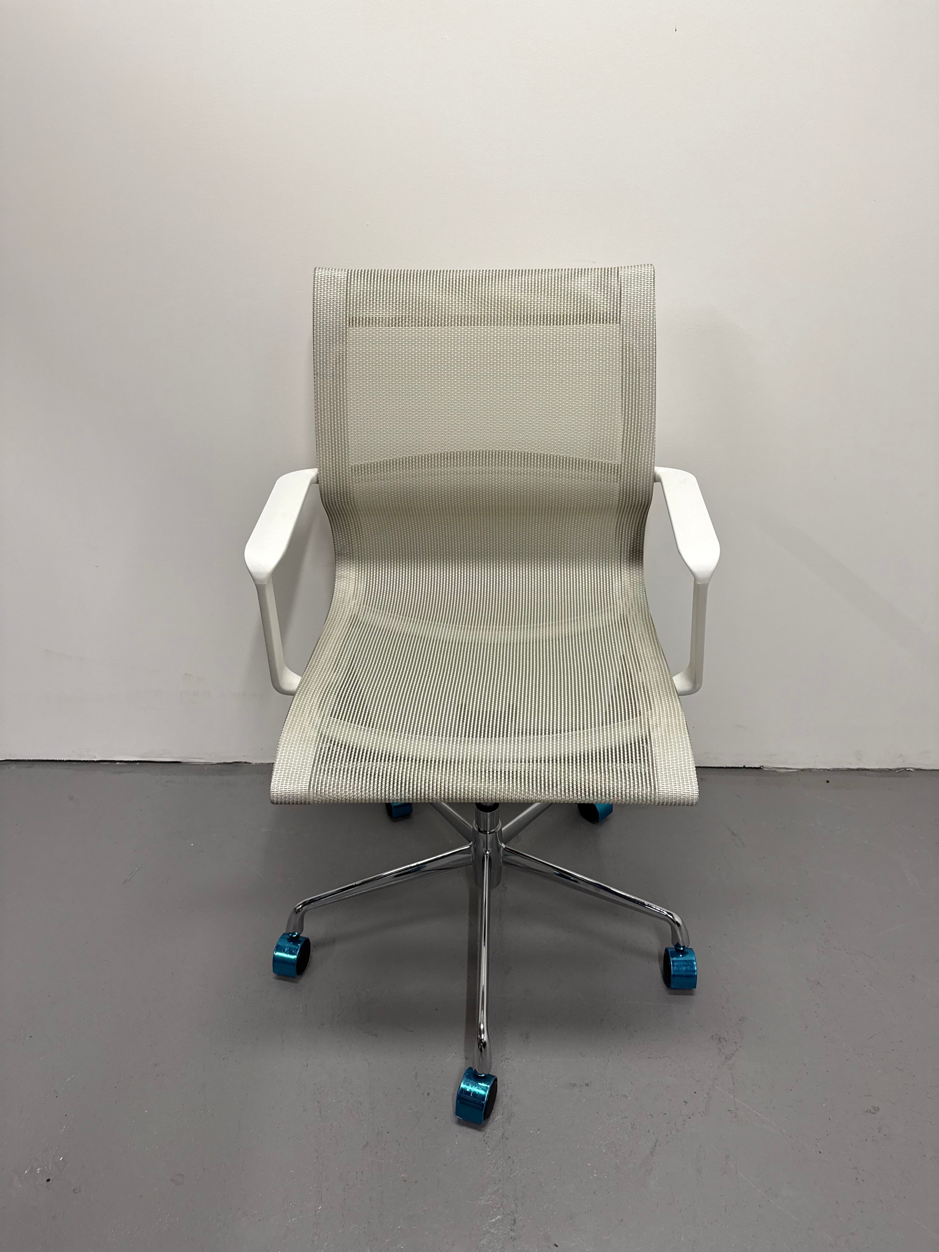 Modern Mesh Boardroom Chair – White Frame & Chrome Base (Brand New)