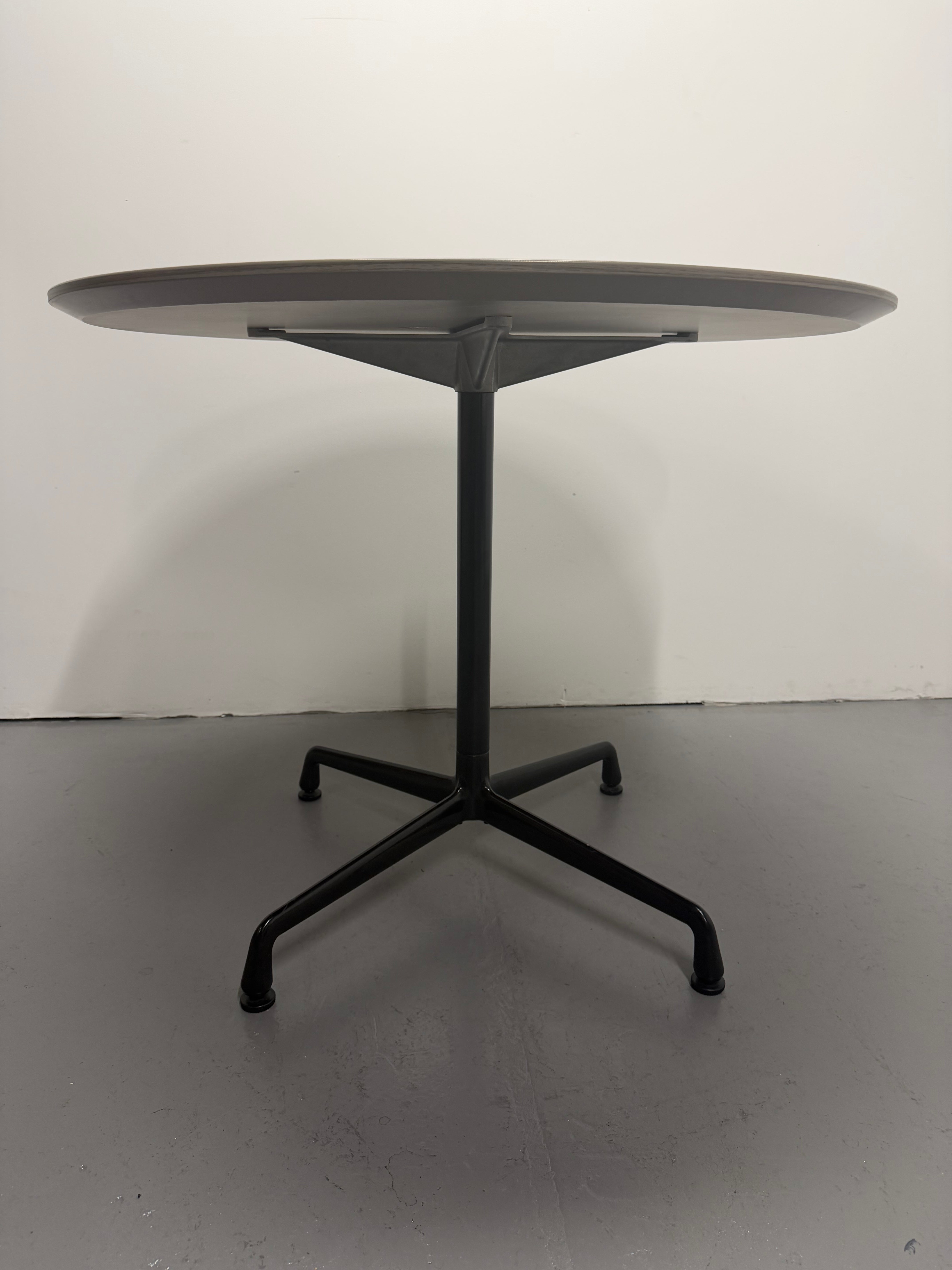Herman Miller Eames Round Group Table / Meeting Table – Oak Top