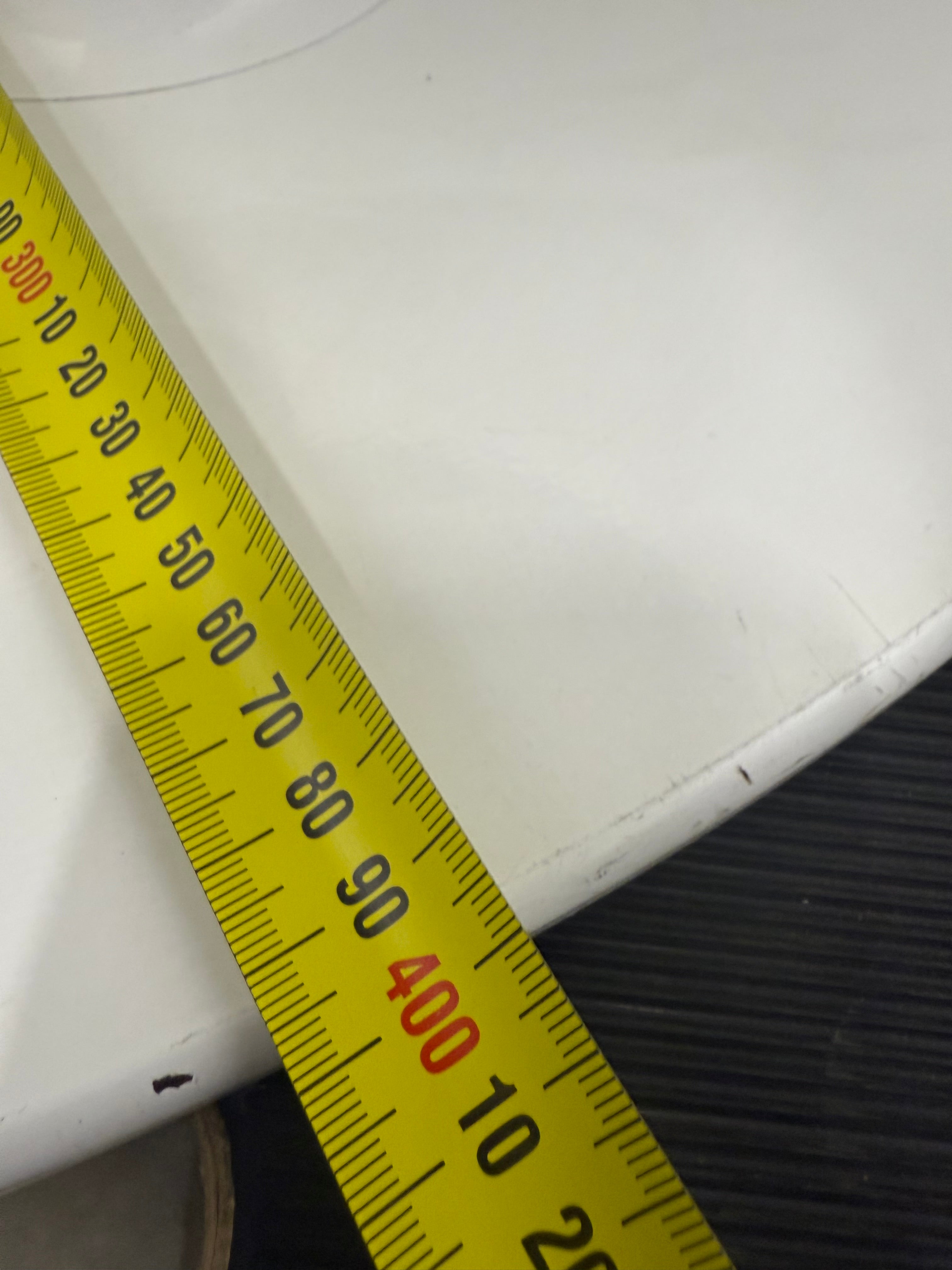 Arper Dizzie Table – White Round Top with Elliptical Base