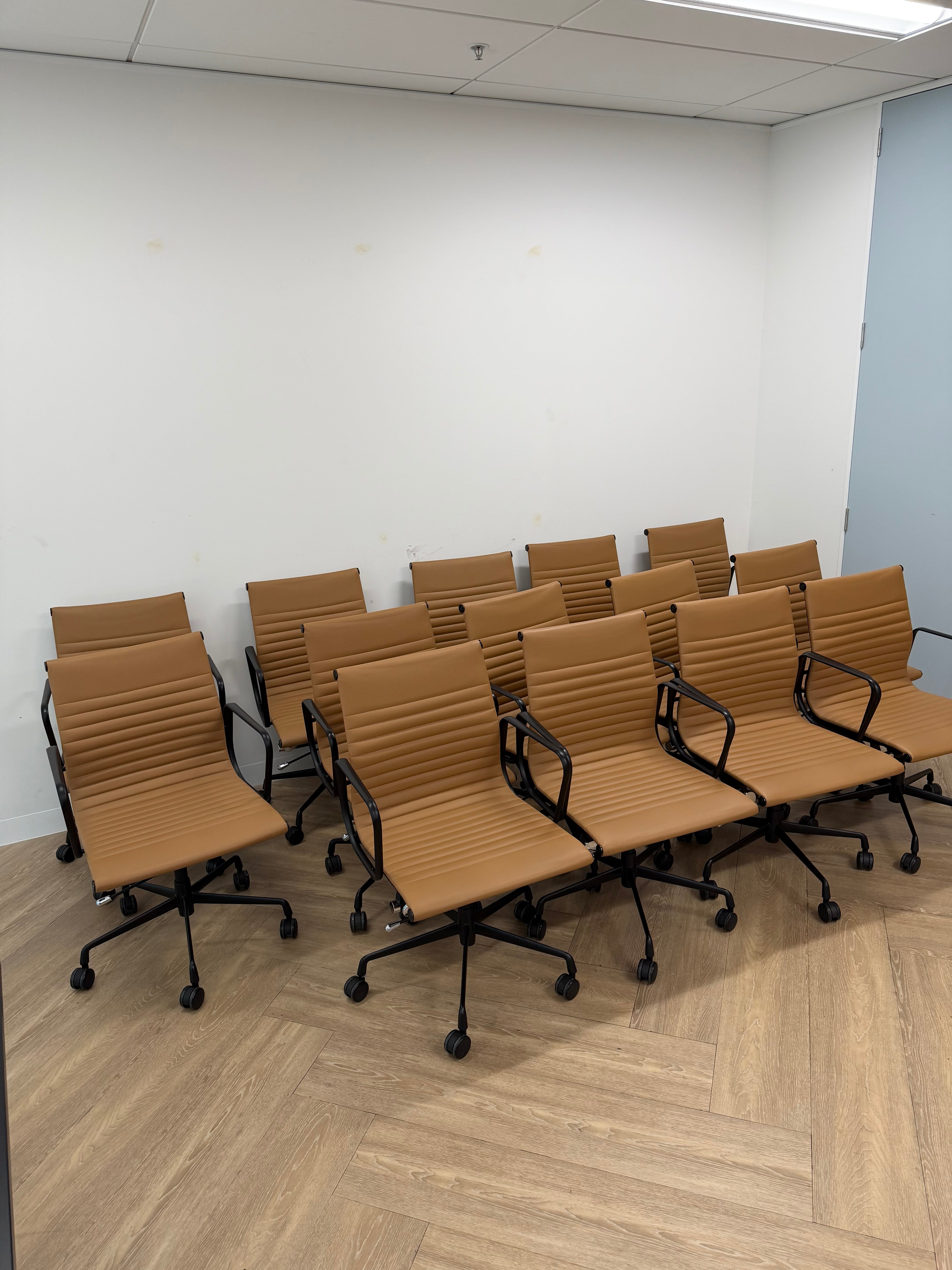 Deluxe Eames Rep Management Office Chair