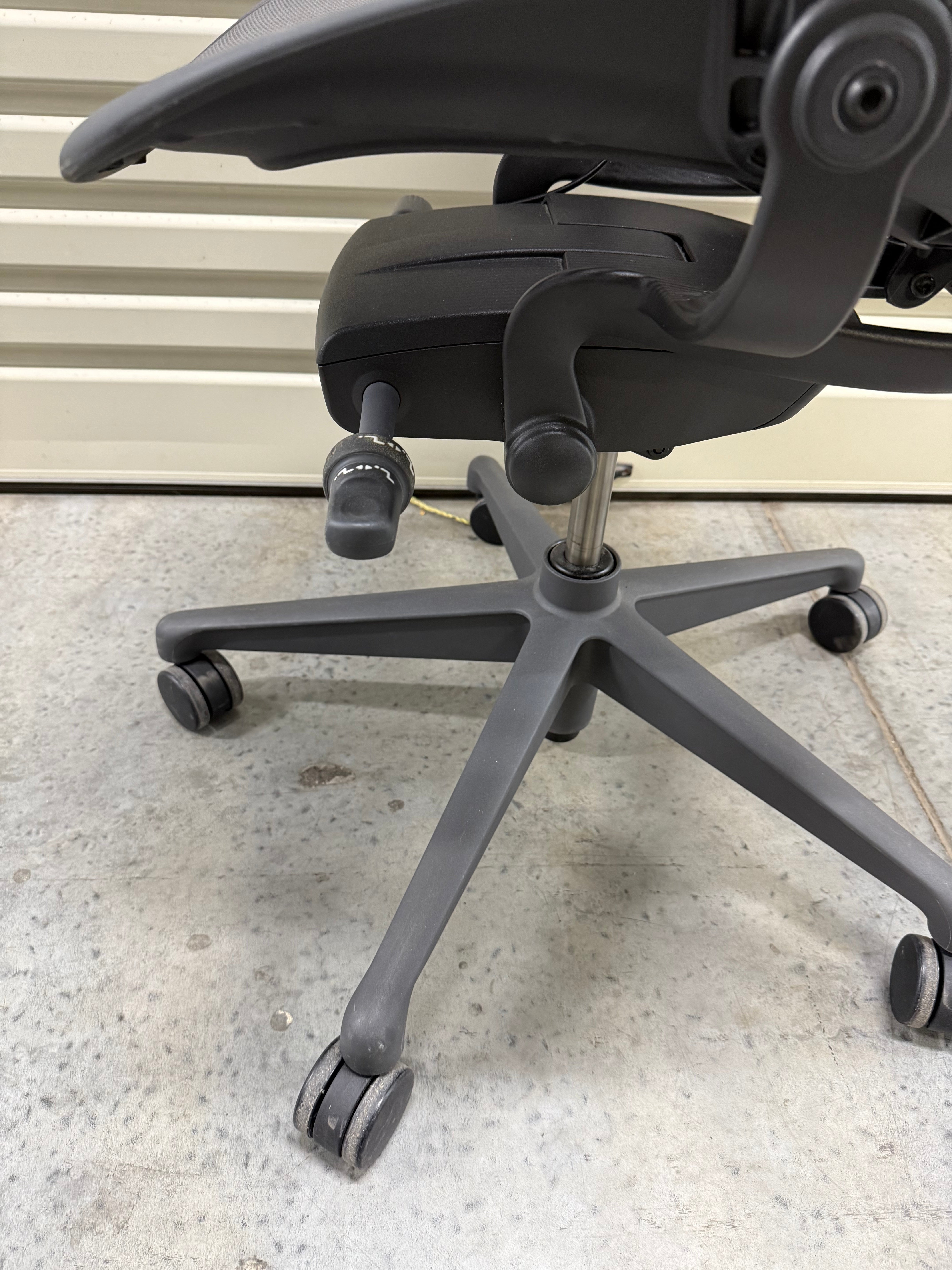 Herman Miller Aeron Remastered  Made in USA – Lumbar Back Support - Graphite