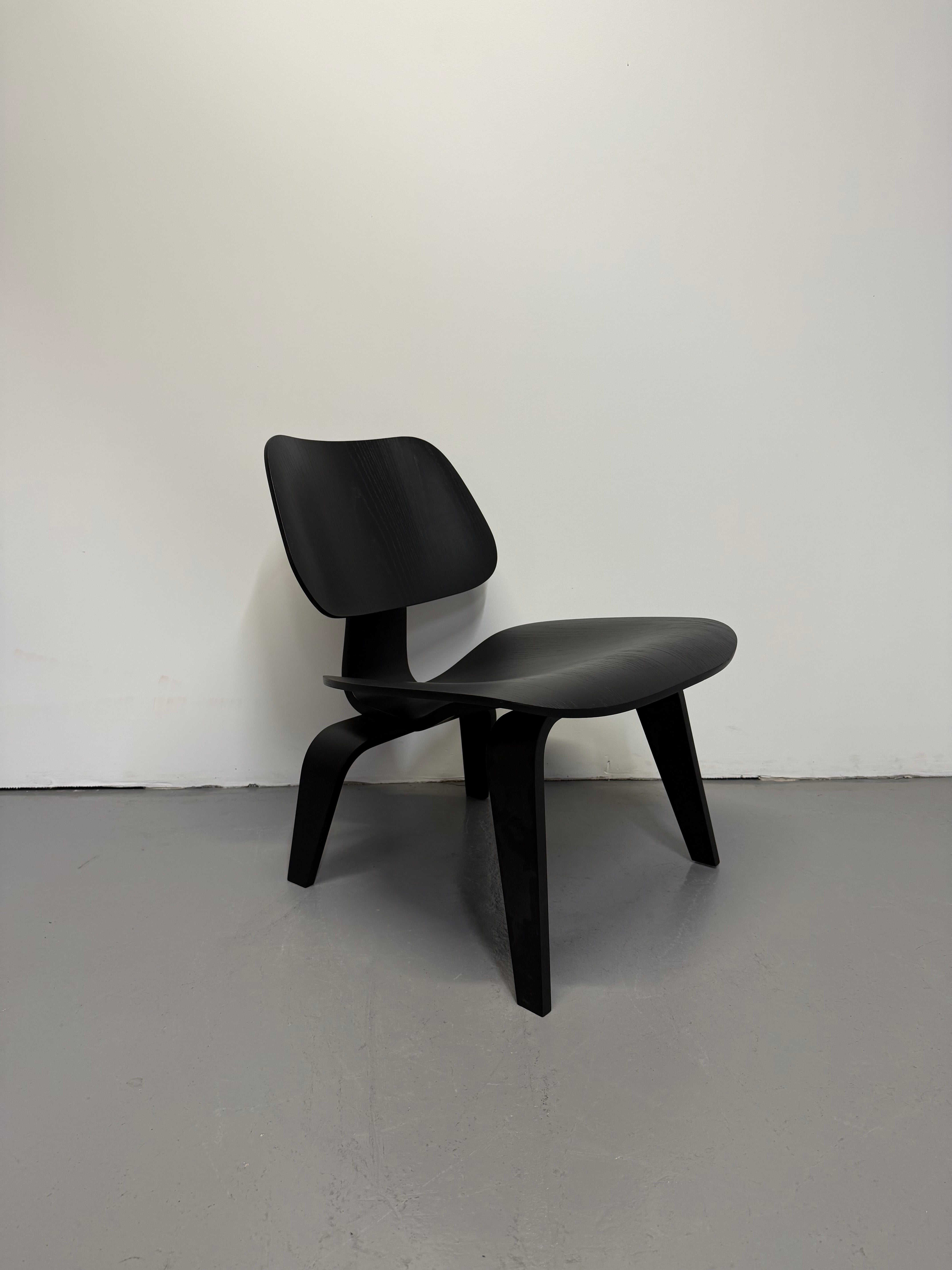 Eames LCW Lounge Chair – Molded Plywood Classic in Black