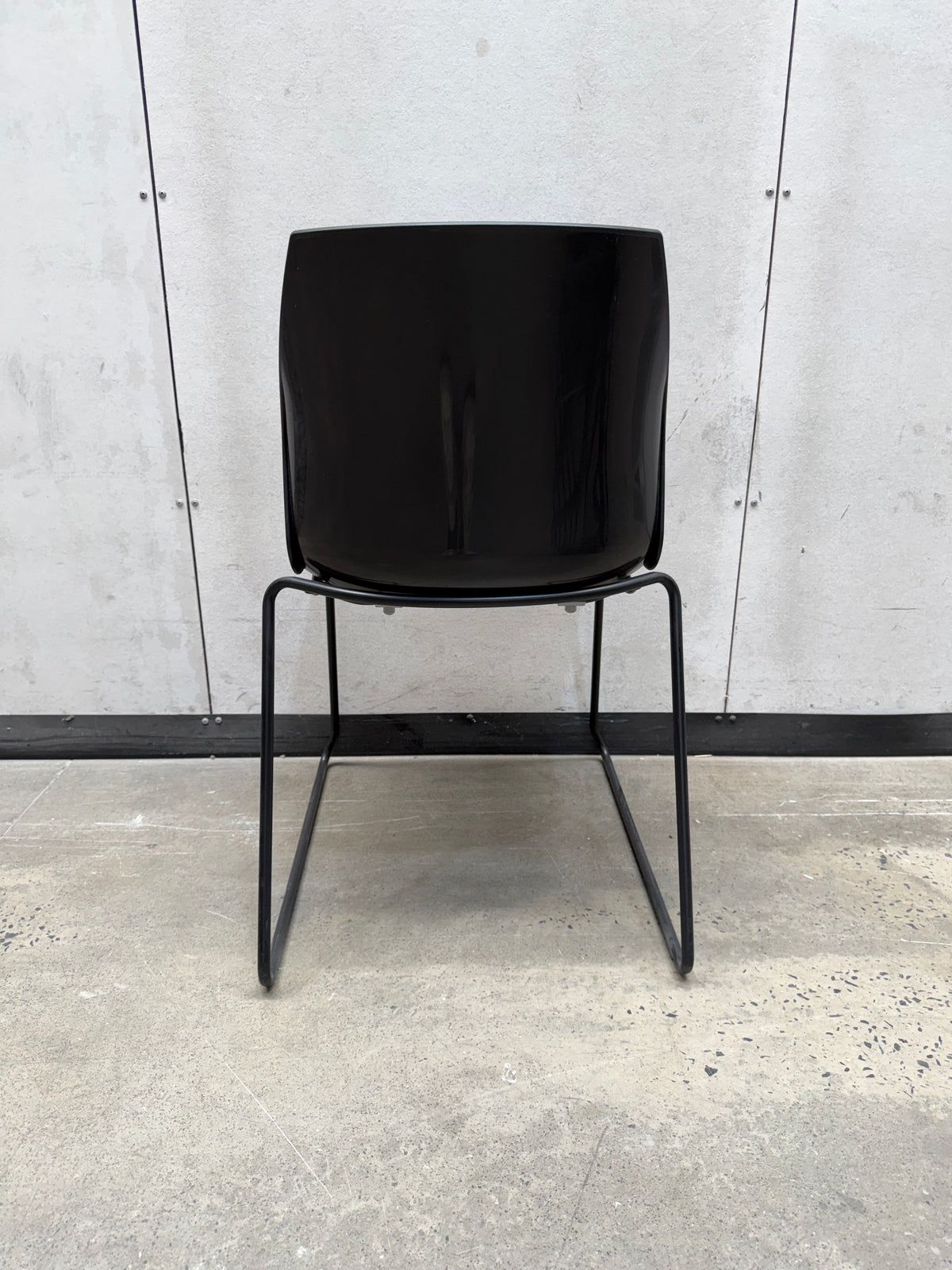 Kastel Kalea Chair – Black Shell, Grey Padded Seat, Sled Base
