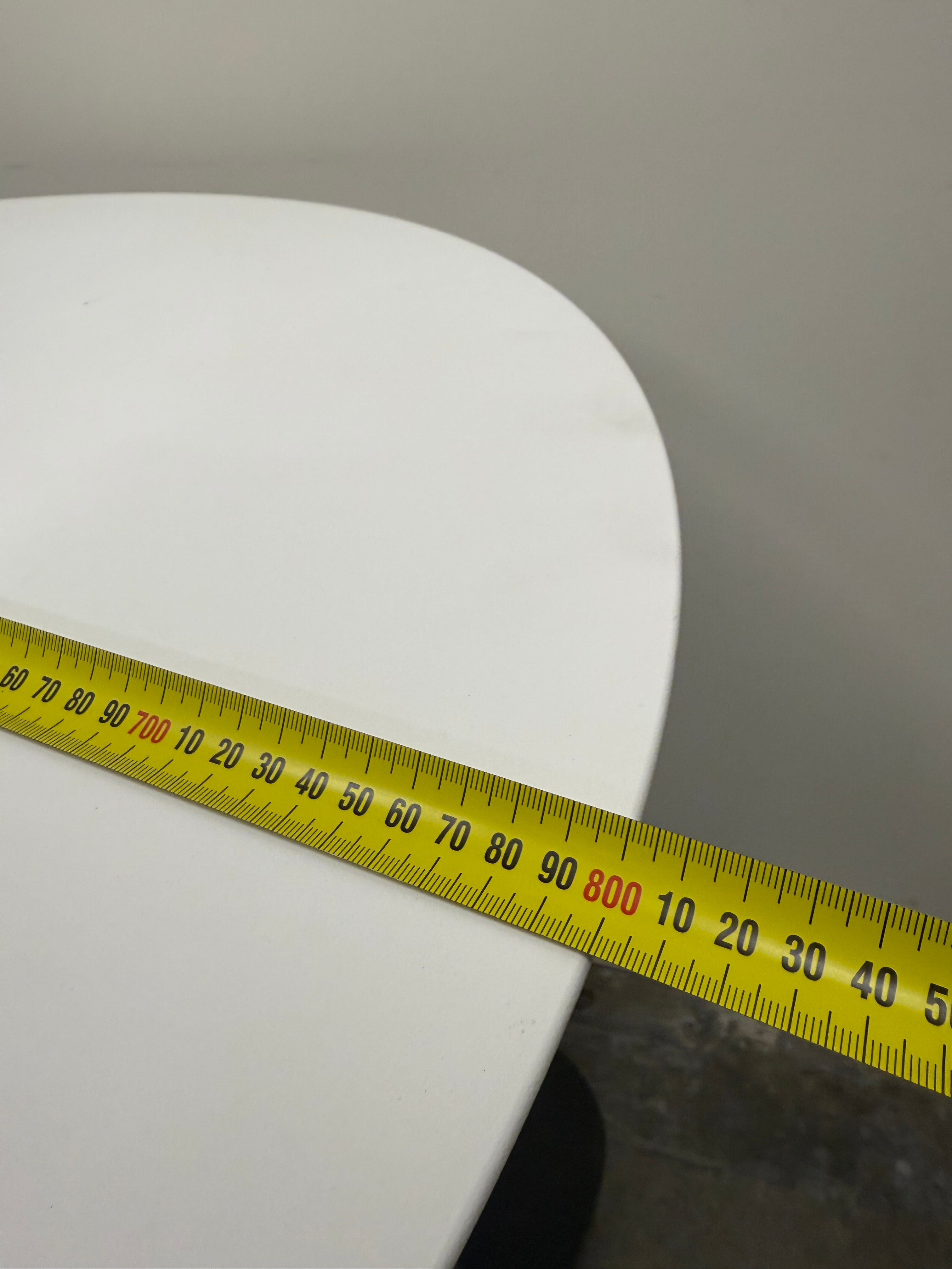 Arper Dizzie Table – White Round Top with Elliptical Base