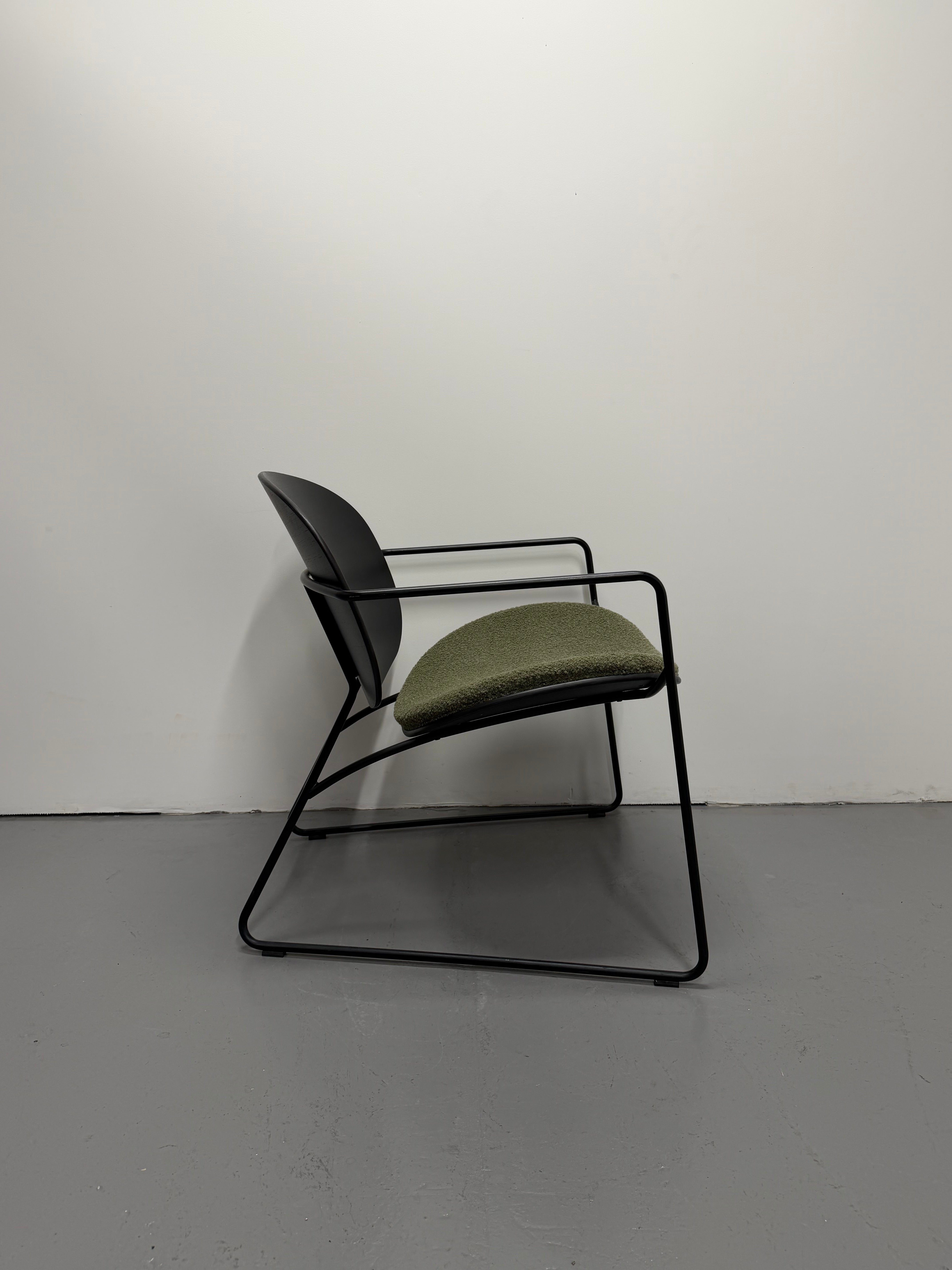 Infiniti Tondina Lounge Armchair – Black / Olive Upholstery