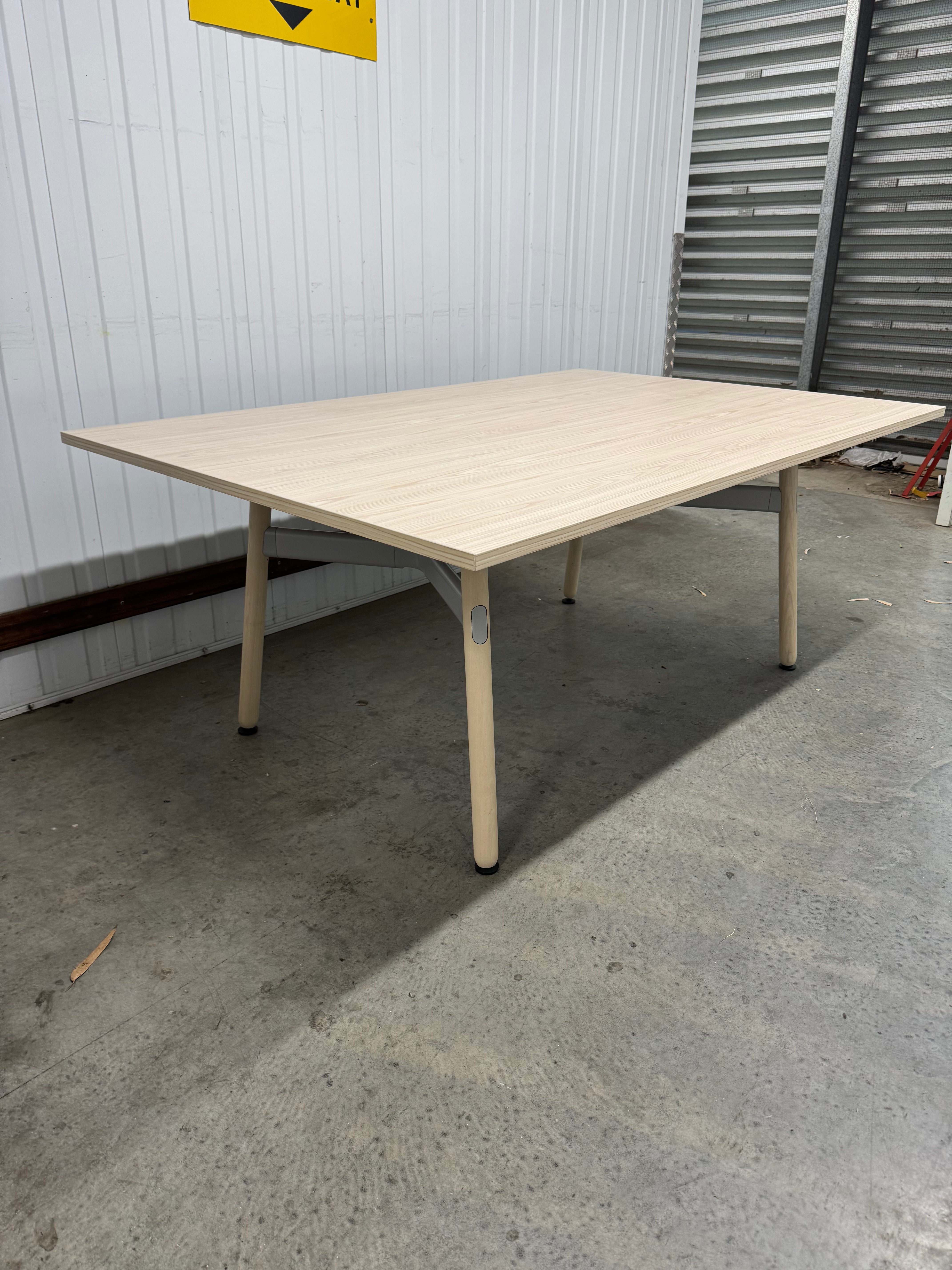 Okidoki Meeting Table – Modern Minimalism Meets Natural Design