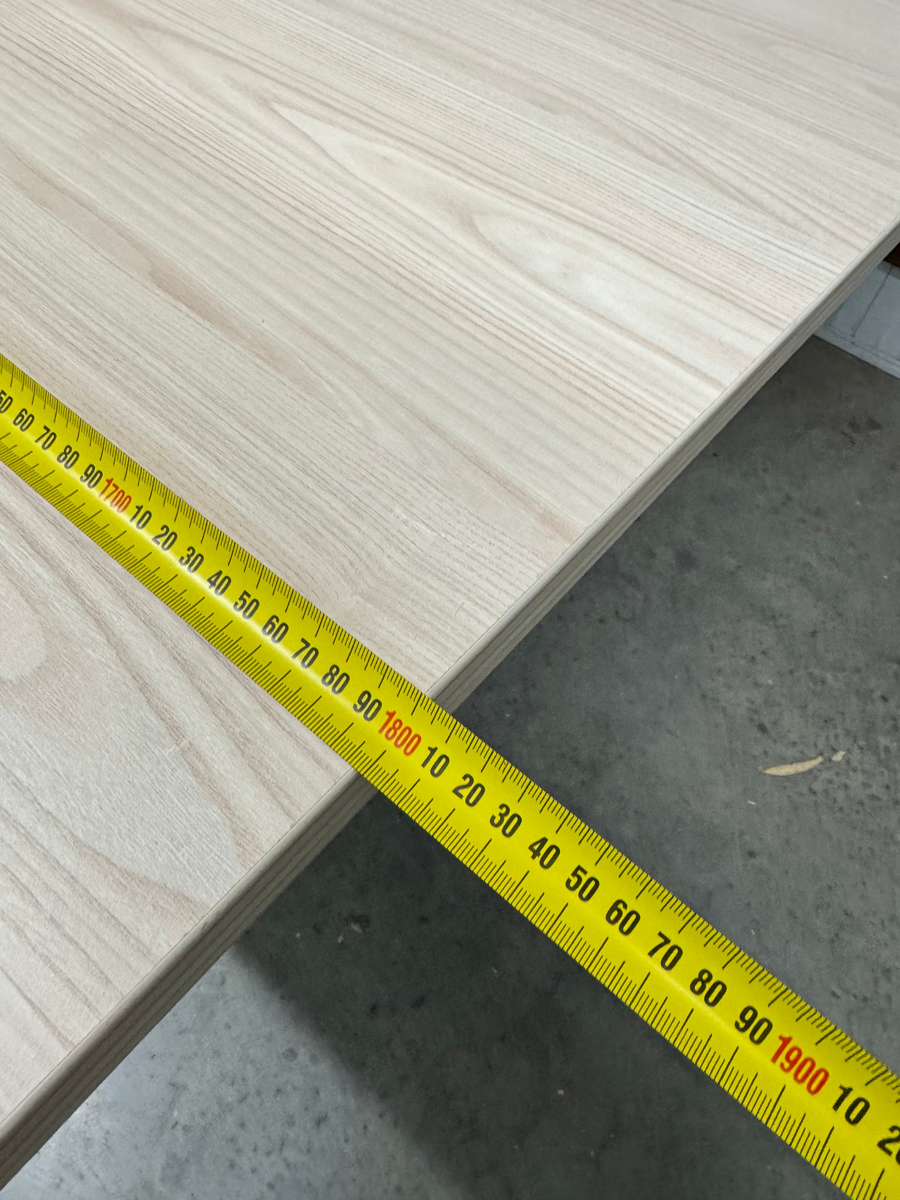 Okidoki Meeting Table – Modern Minimalism Meets Natural Design