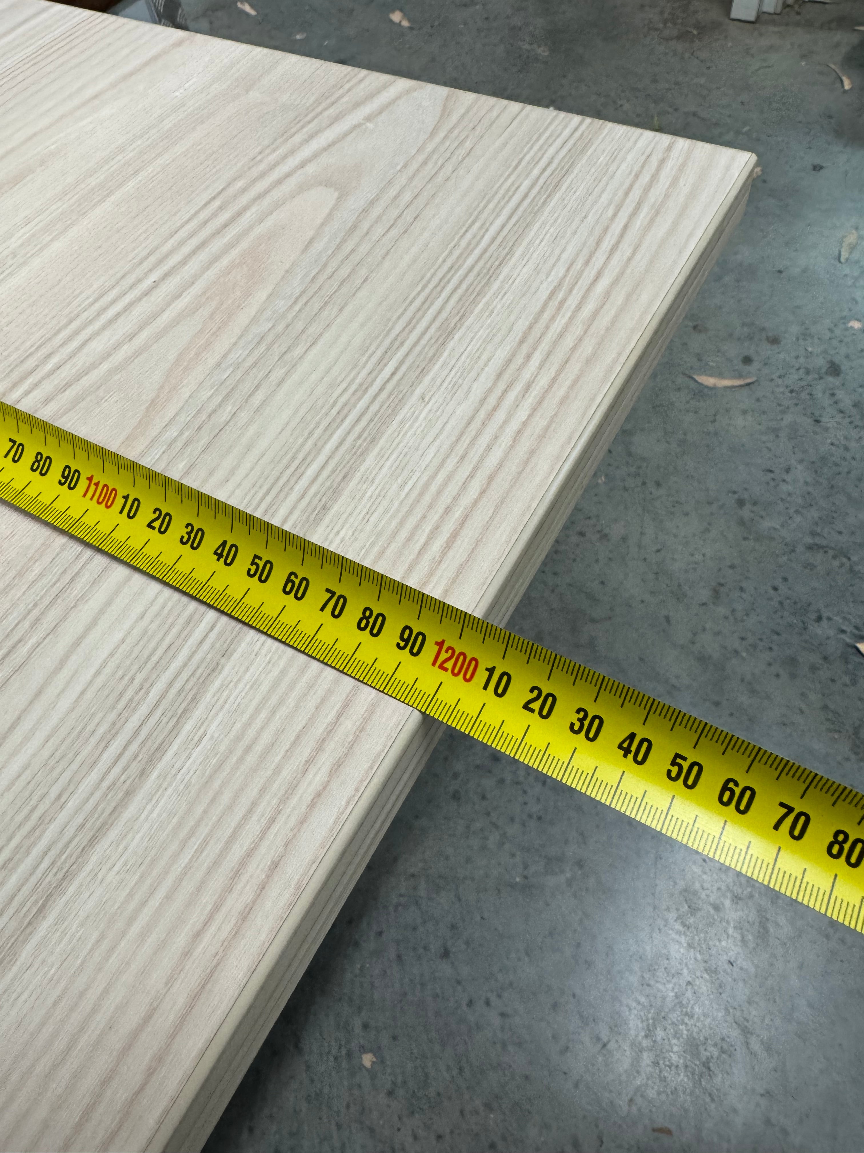 Okidoki Meeting Table – Modern Minimalism Meets Natural Design