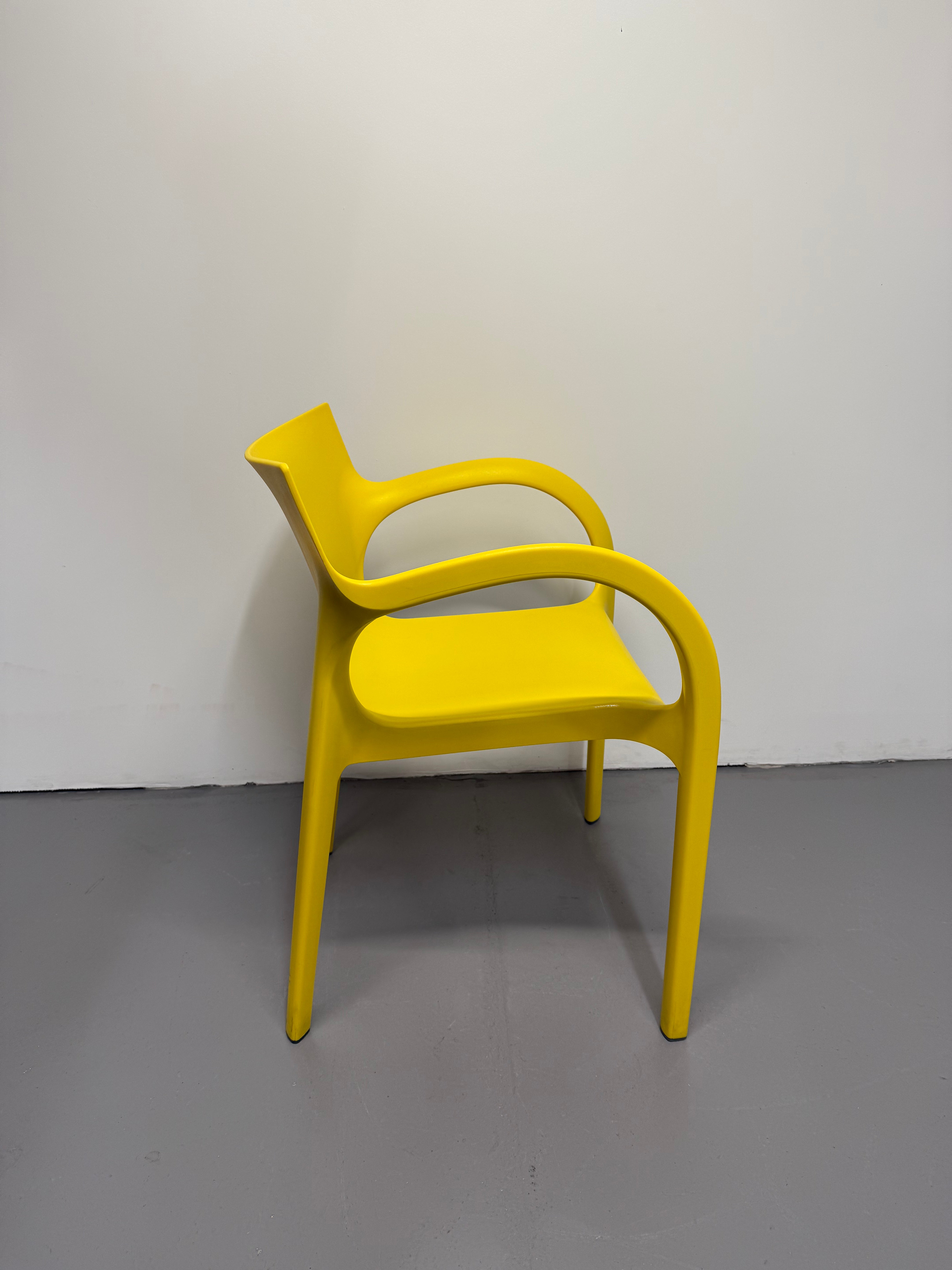 Segis Poppy Star Outdoor Chair – Yellow (4-Leg Base)