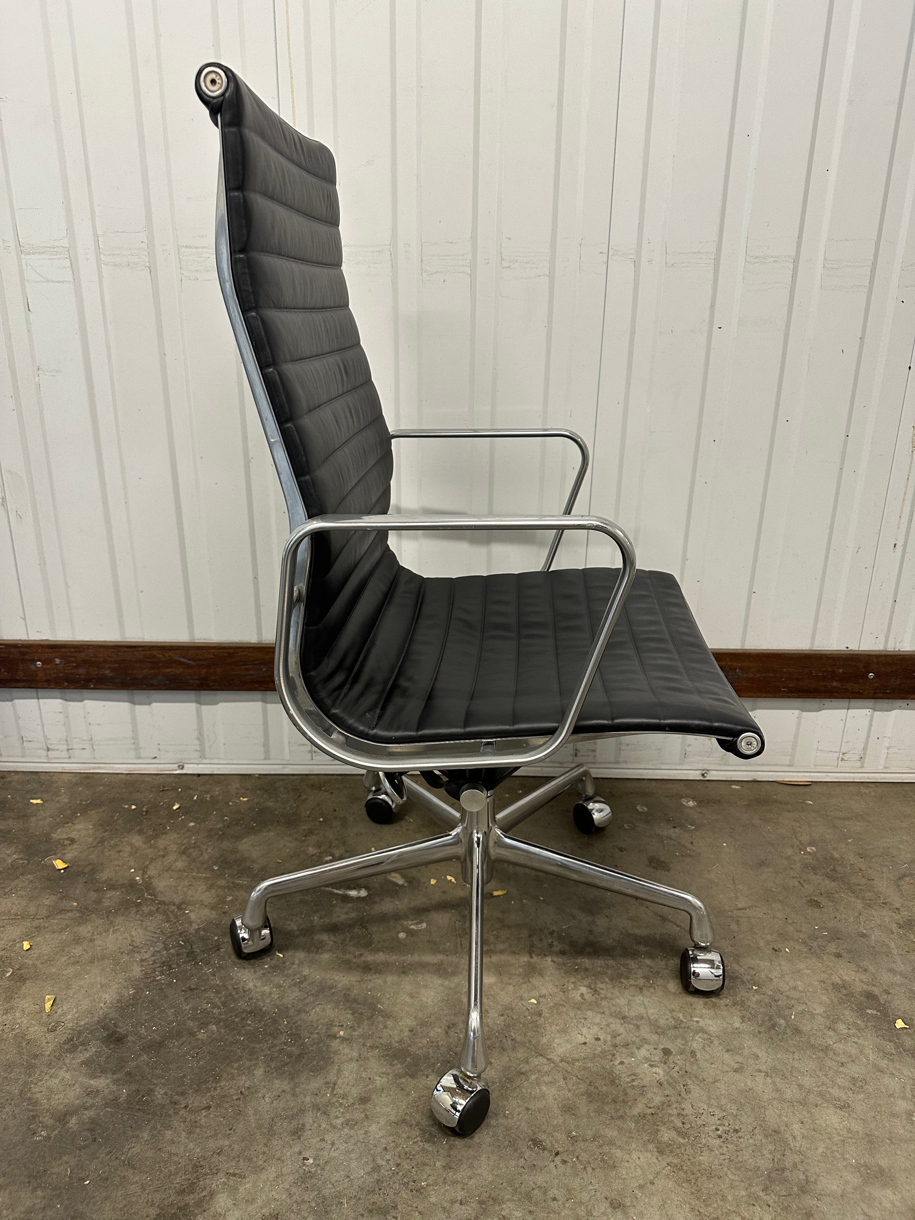 Eames Aluminum Group Executive High back Chair – Designed by Charles & Ray Eames