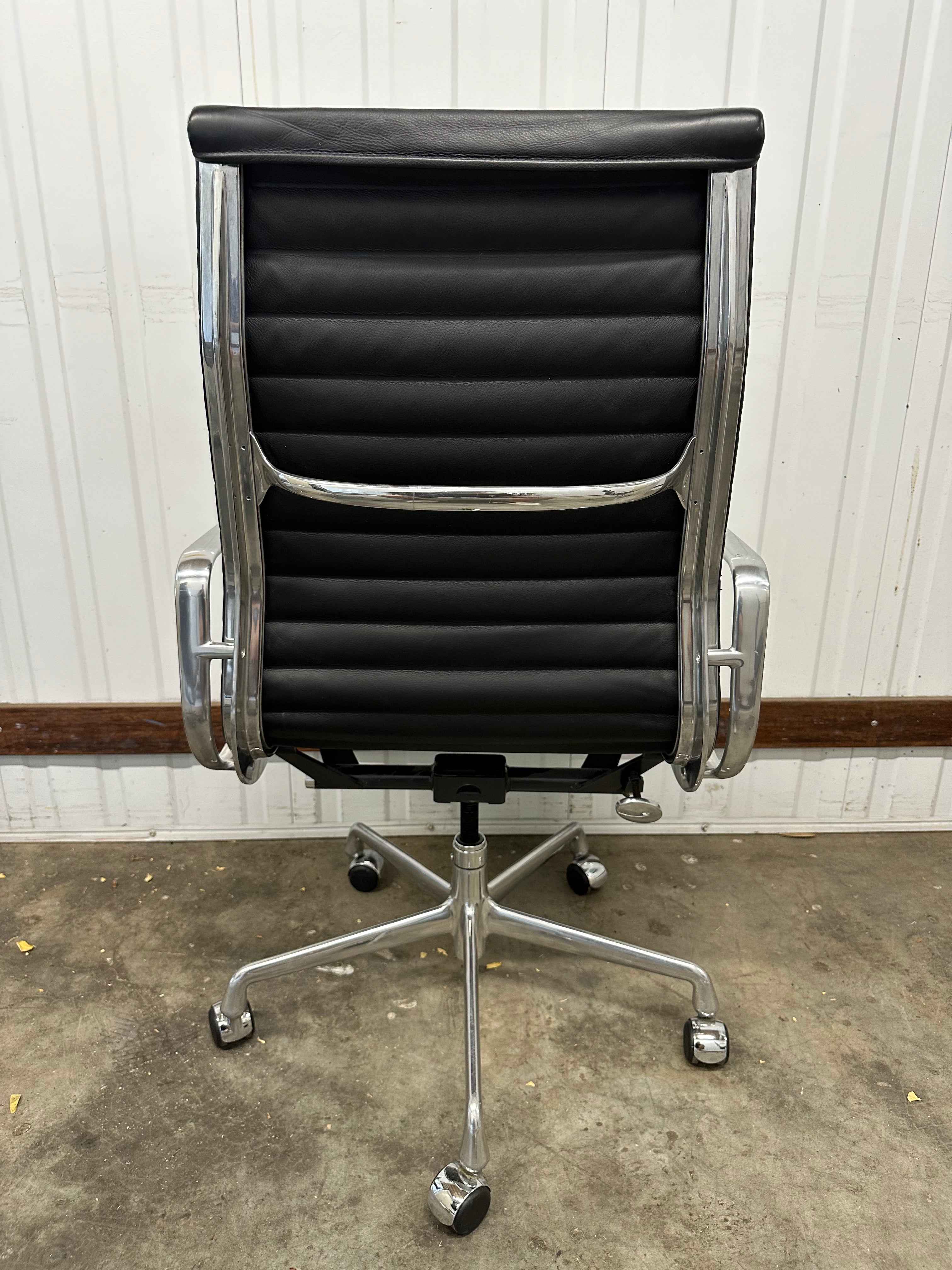 Eames Aluminum Group Executive High back Chair – Designed by Charles & Ray Eames