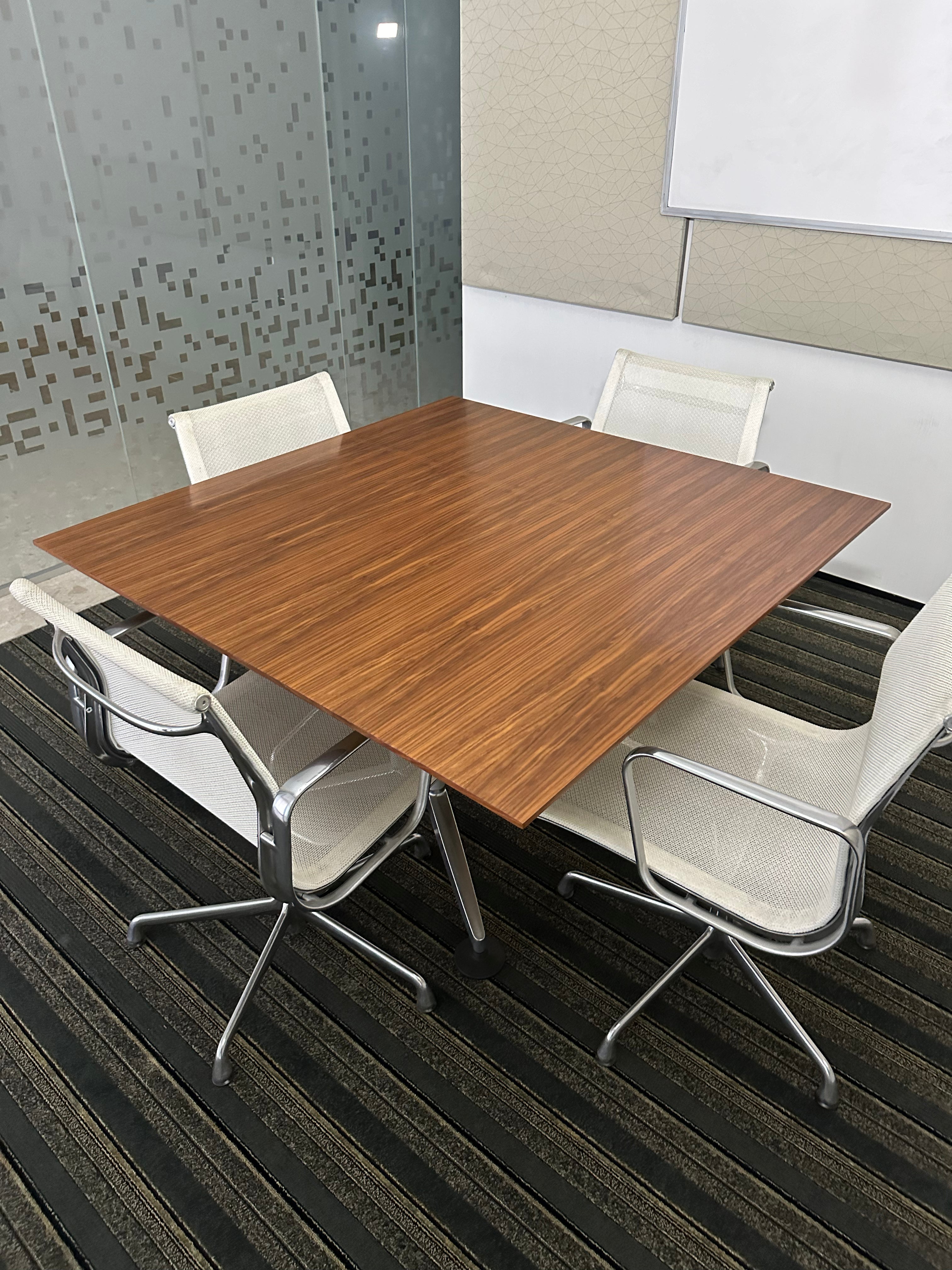 Eames Aluminum Group Executive Management Chair - White Mesh