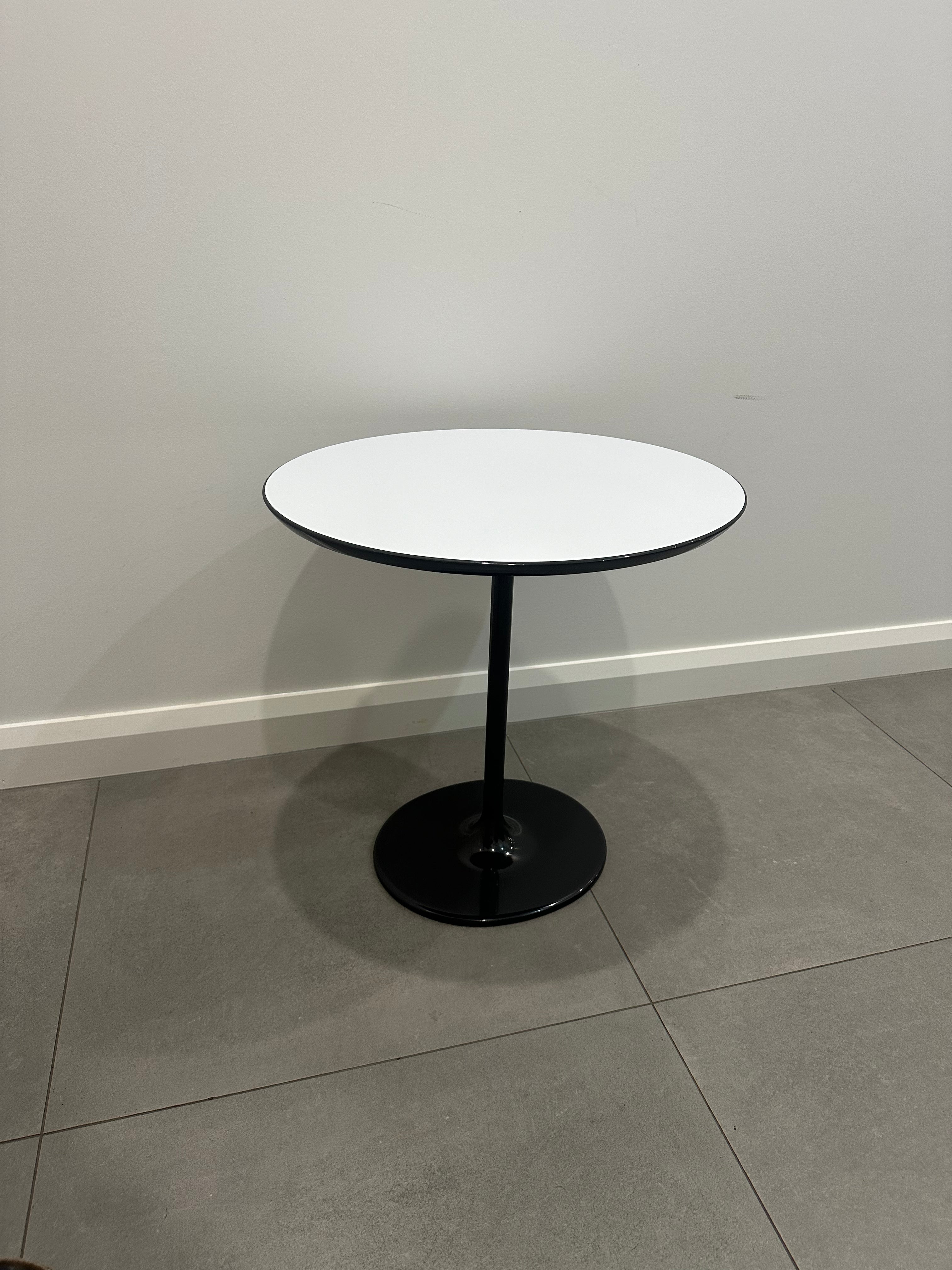 Arper Dizzie Side Table - White/Black