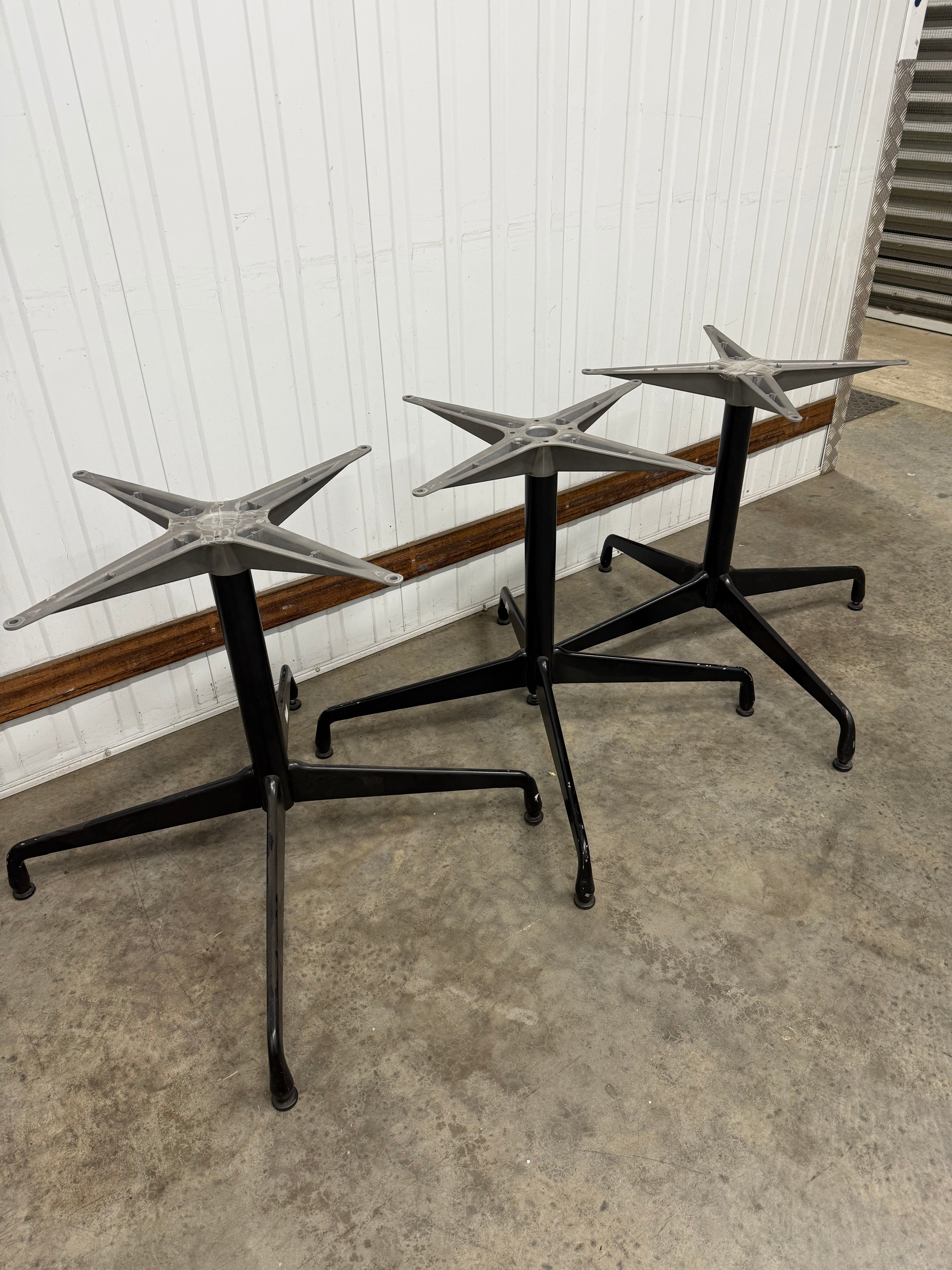 Eames Herman Miller Round Table – Universal Base - Black