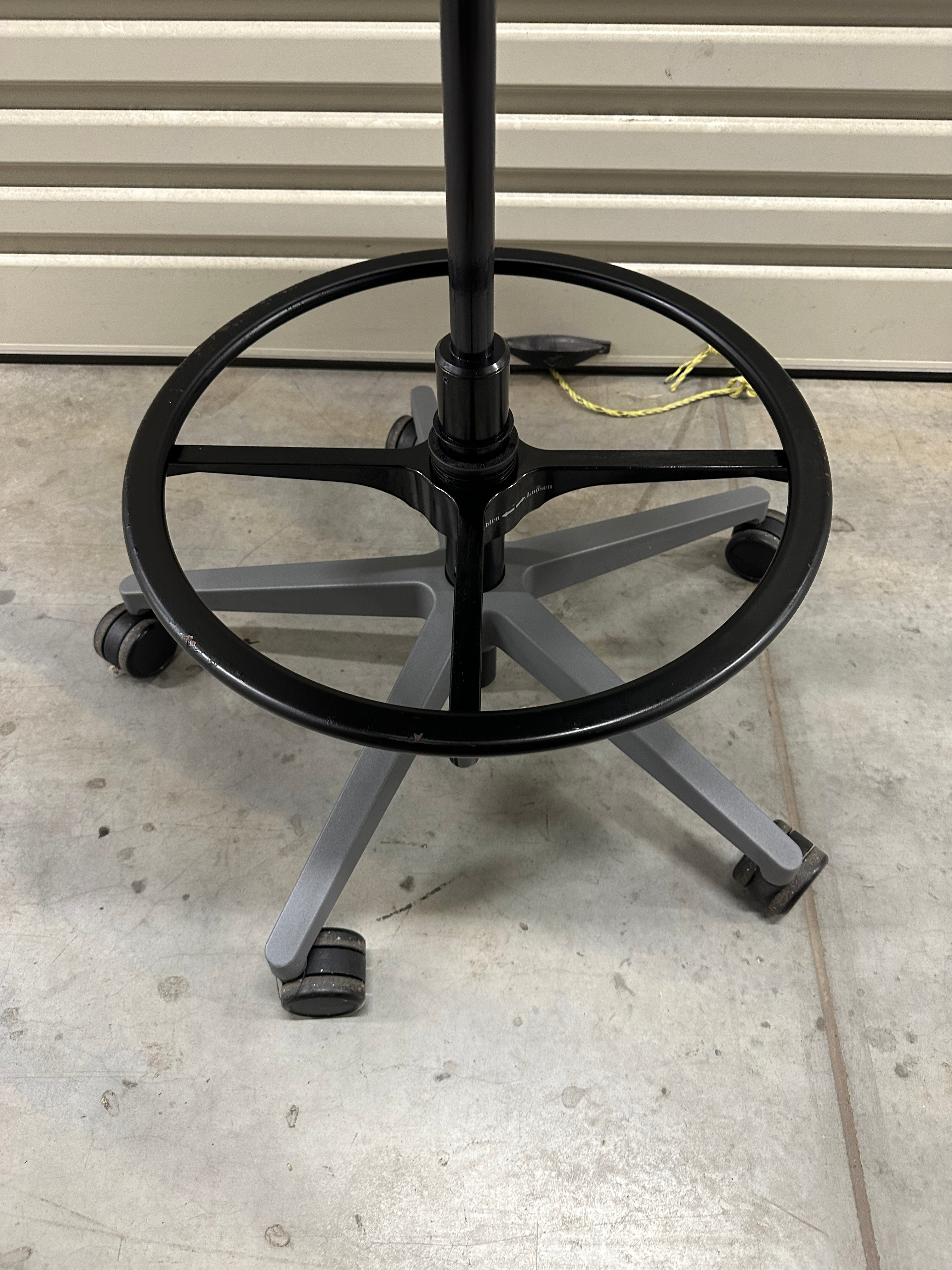 Steelcase Gesture Drafting Chair – Ergonomic Design with Adjustable Foot Ring