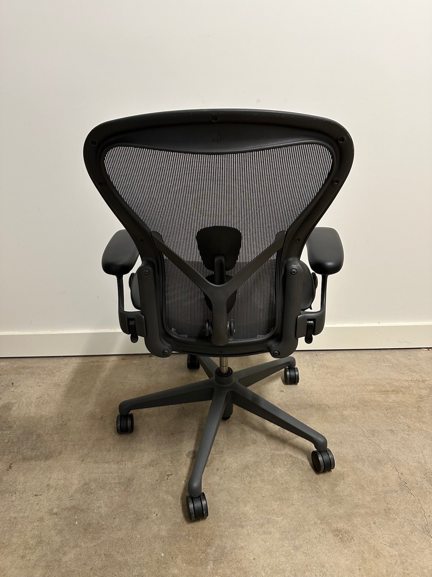 Original Herman Miller Aeron Chair (remastered) - Size B - Graphite
