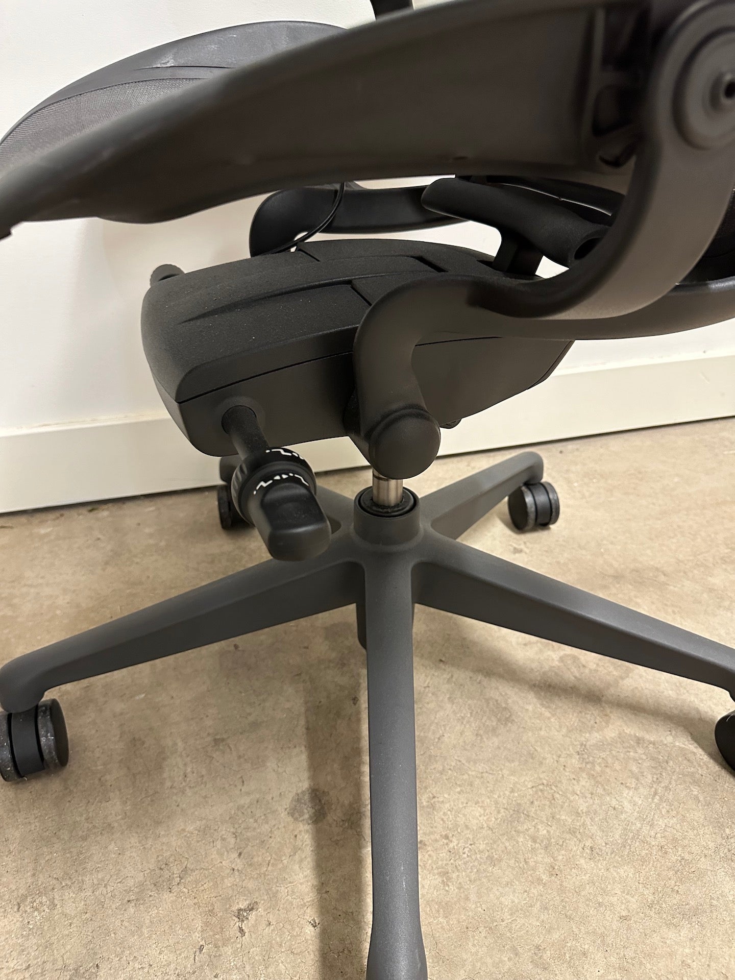 Original Herman Miller Aeron Chair (remastered) - Size B - Graphite
