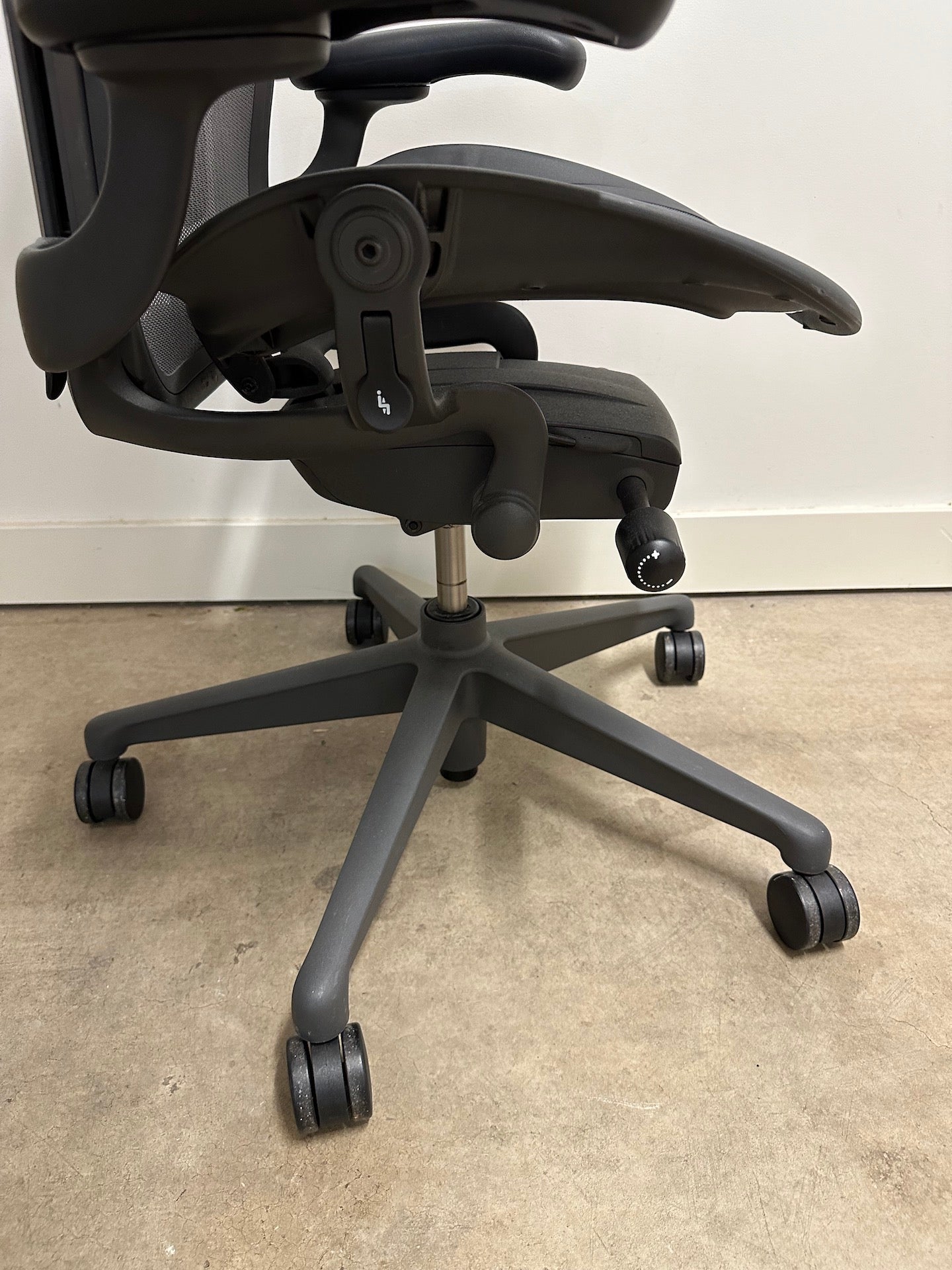 Original Herman Miller Aeron Chair (remastered) - Size B - Graphite