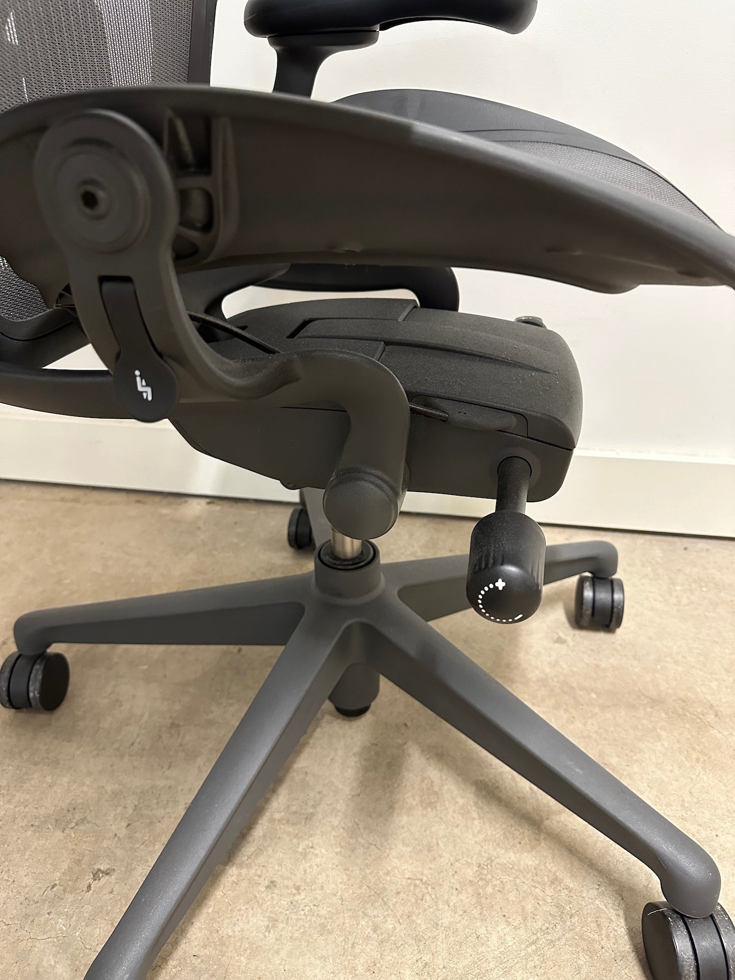 Original Herman Miller Aeron Chair (remastered) - Size B - Graphite