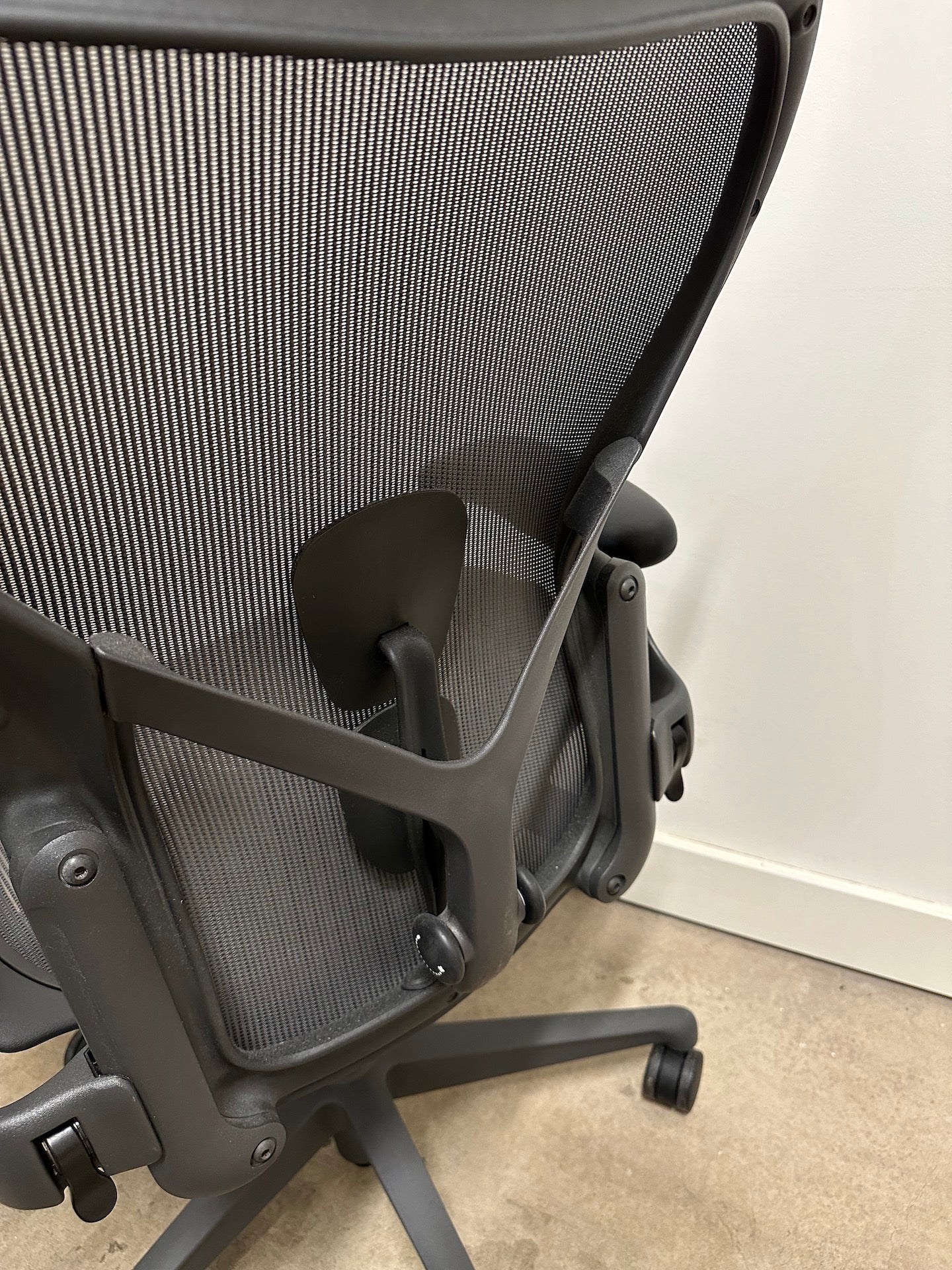 Original Herman Miller Aeron Chair (remastered) - Size B - Graphite